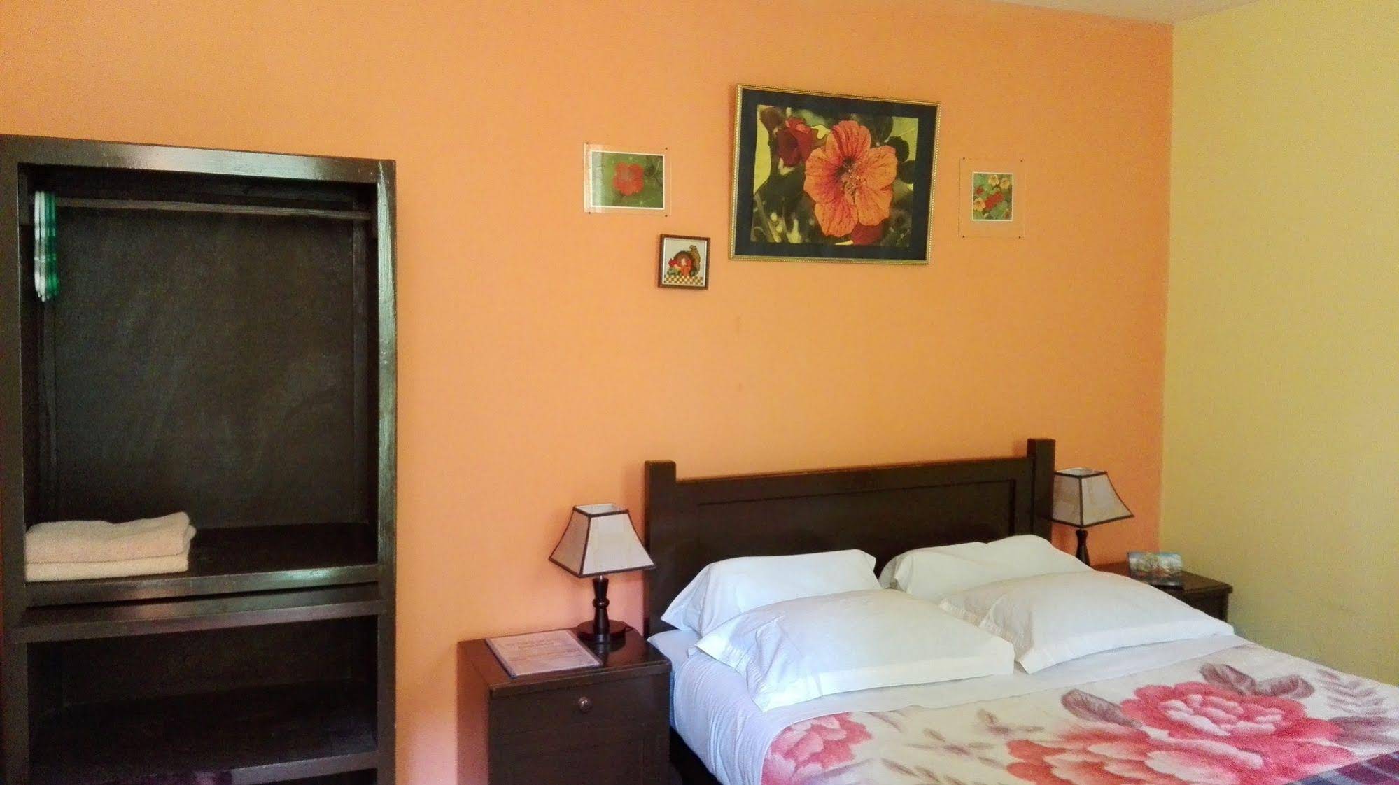 El Manzano Lodge