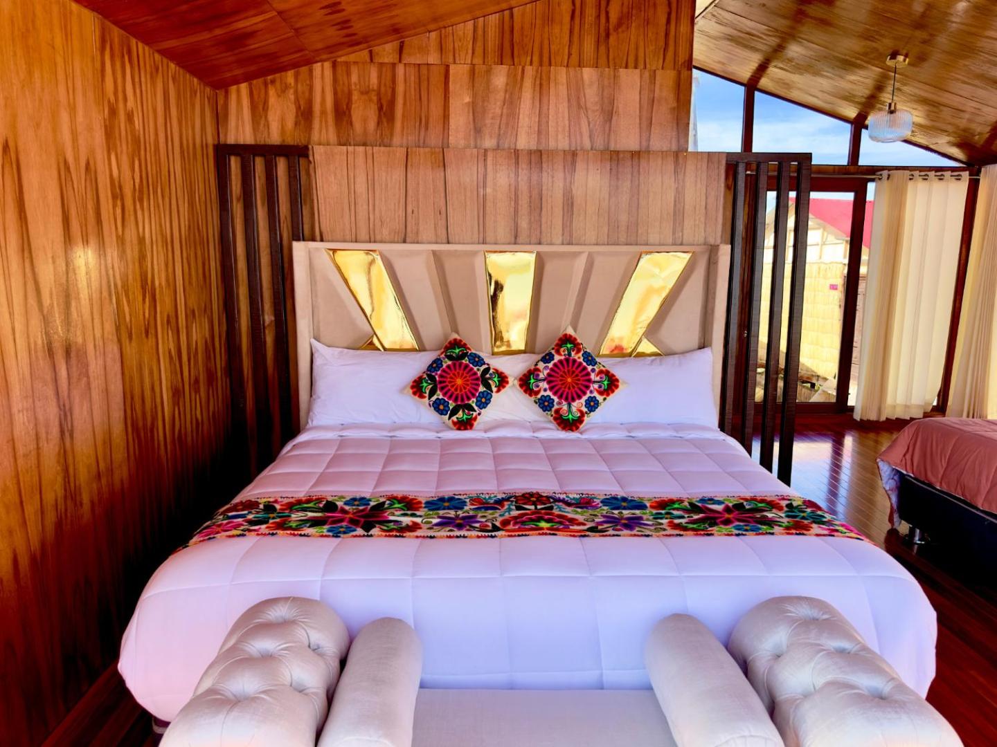 Uros Qhantany Lodge