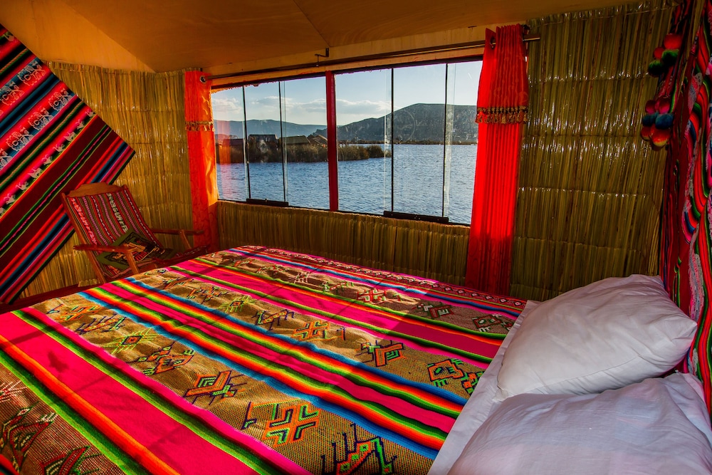Uros Qhota Uta Lodge