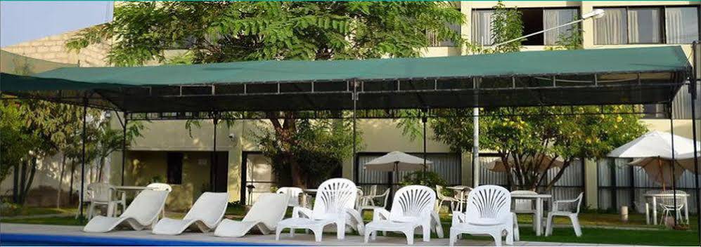 Hotel Holiday Suites
