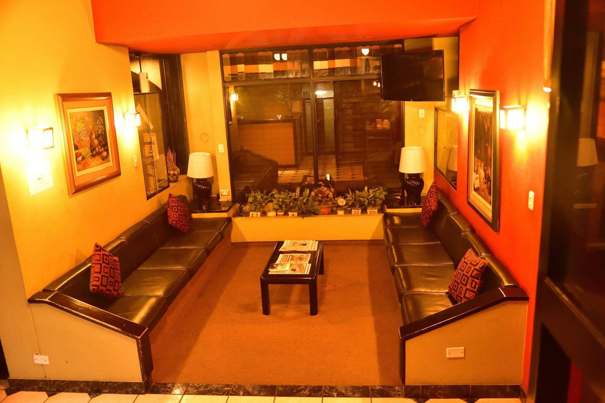 Hotel Holiday Suites