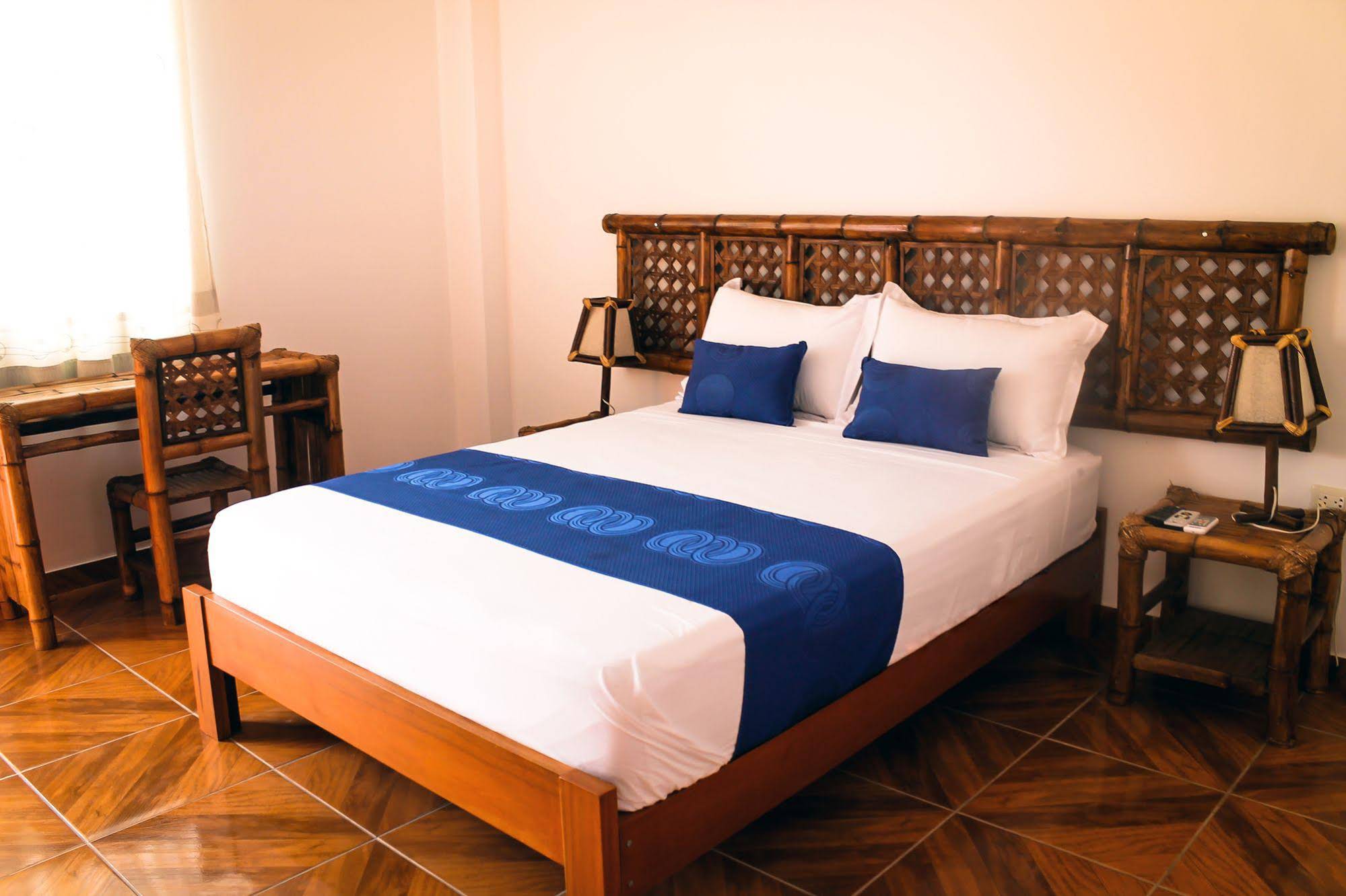 Nauti-k Beach Hotel