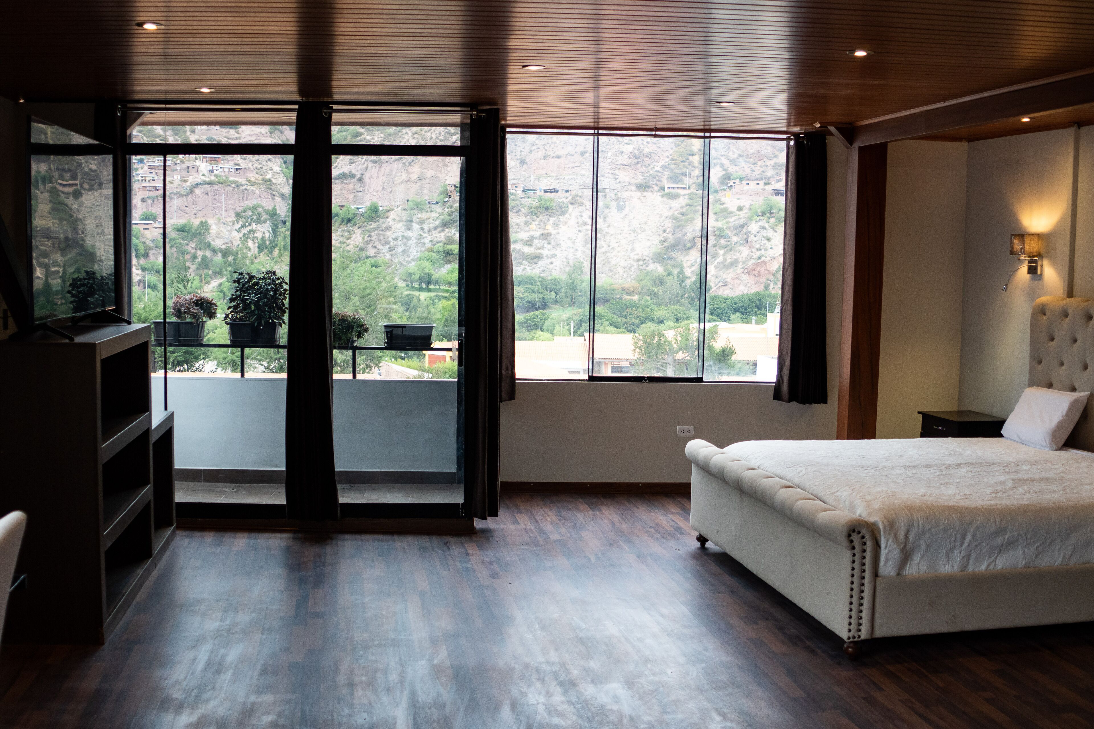 Hotel California Urubamba