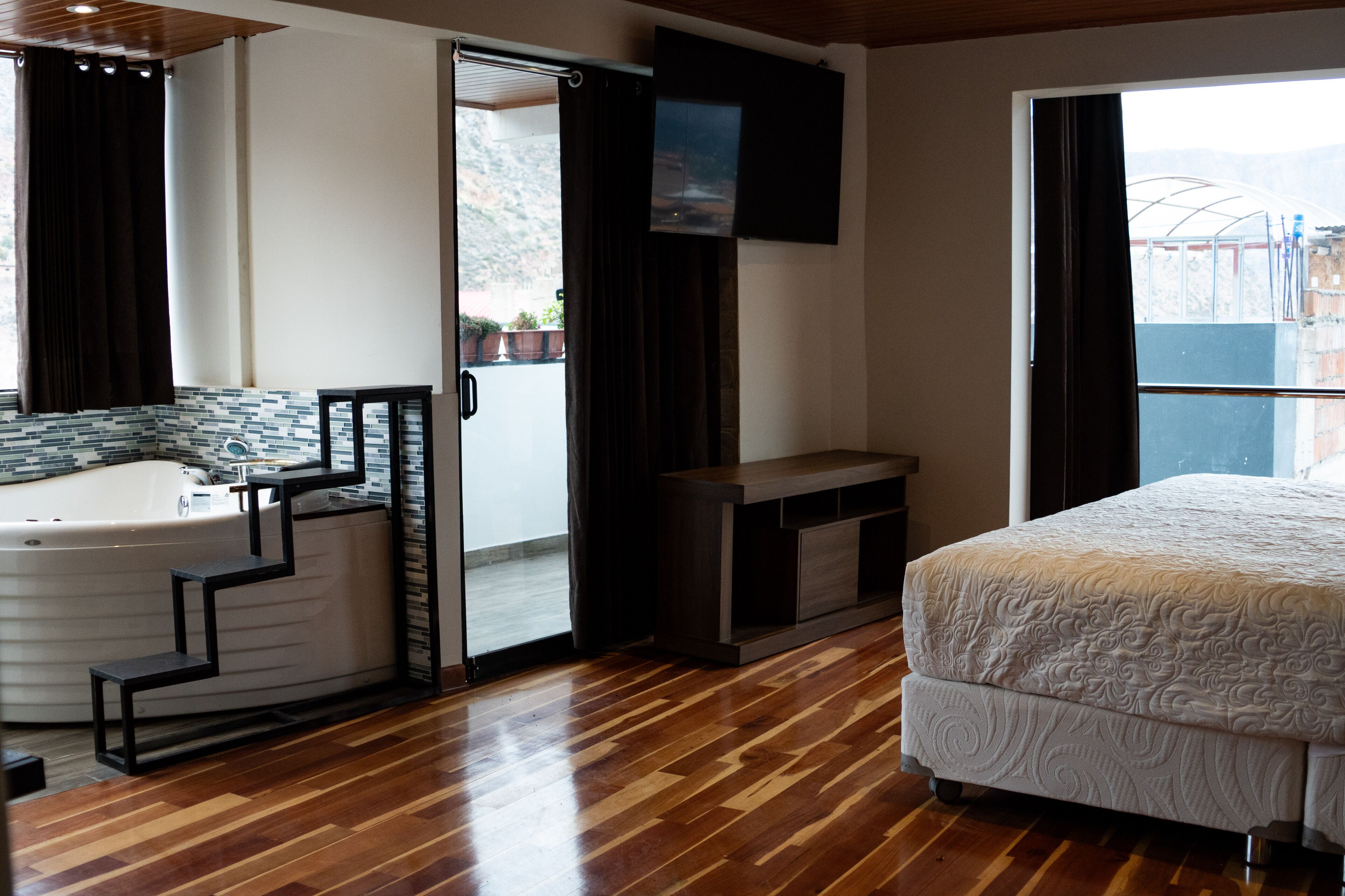 Hotel California Urubamba