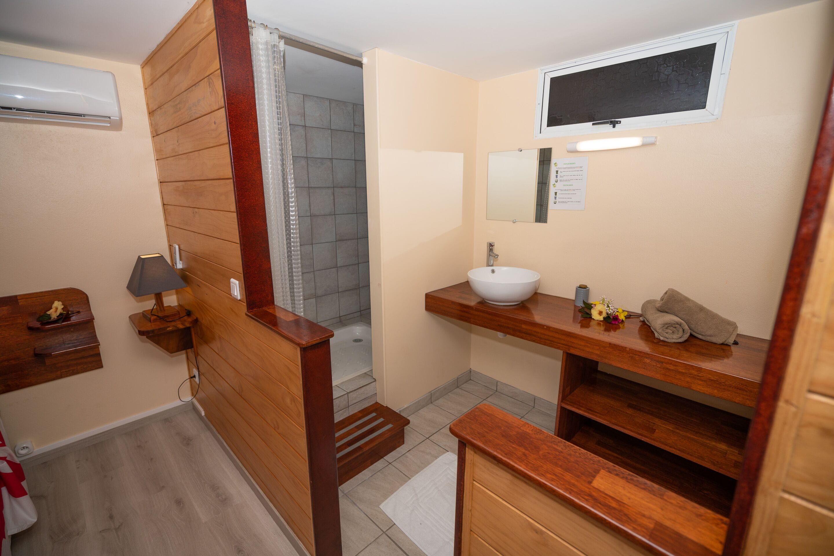 Bora Bora Holiday's Lodge