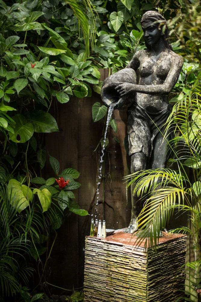 Rohotu Fare Lodge
