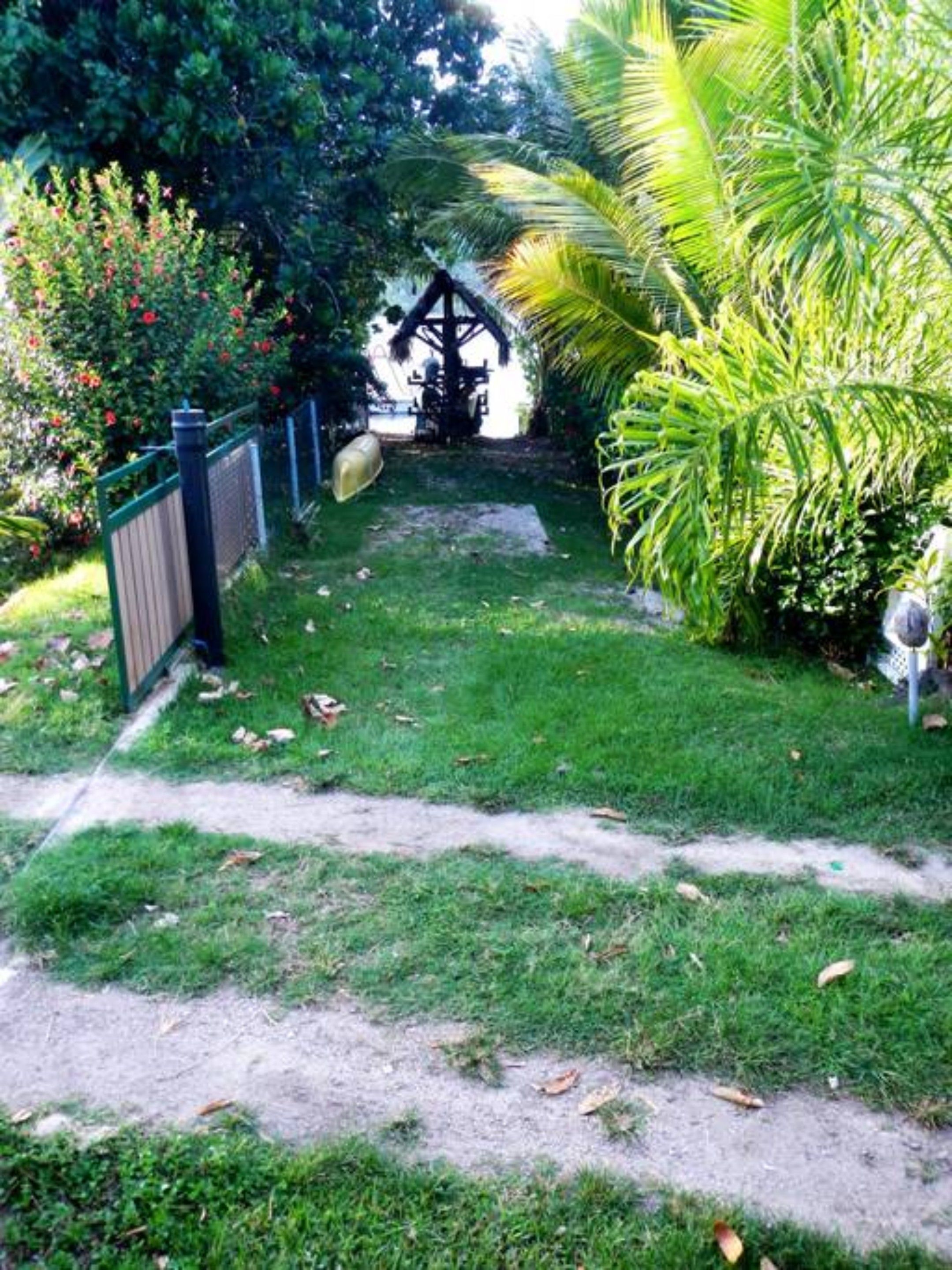 Apoomatai Bay Bungalow