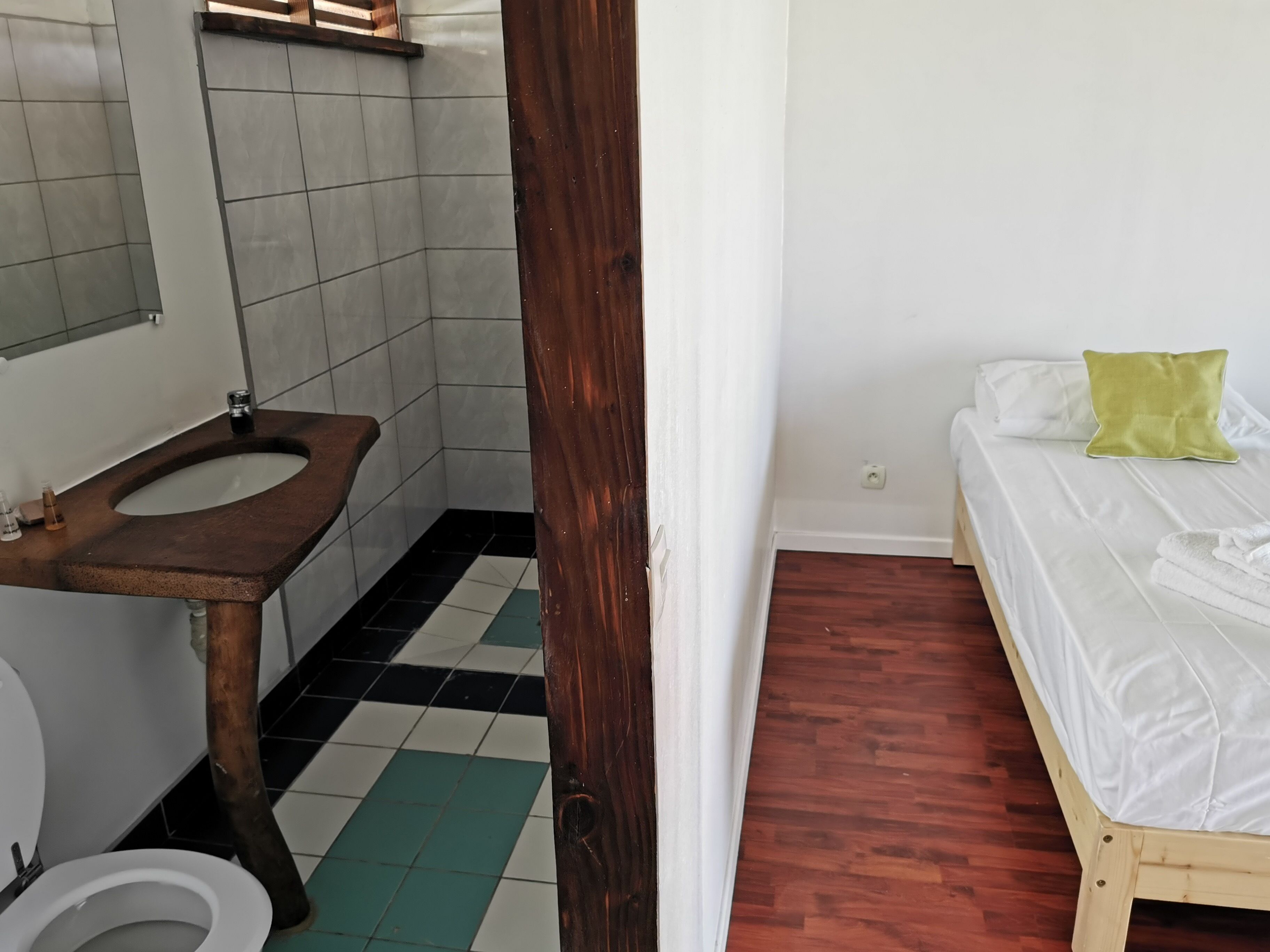 Aotera Guest House