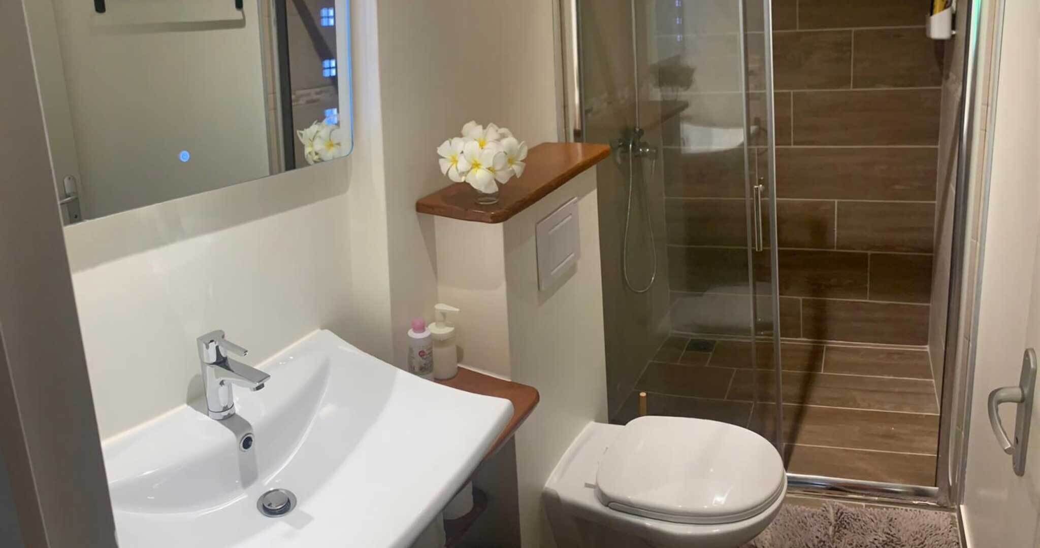 Moana Breeze Eco Lodge