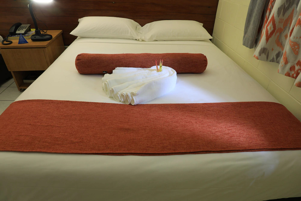 Huon Gulf Hotel and Apartments