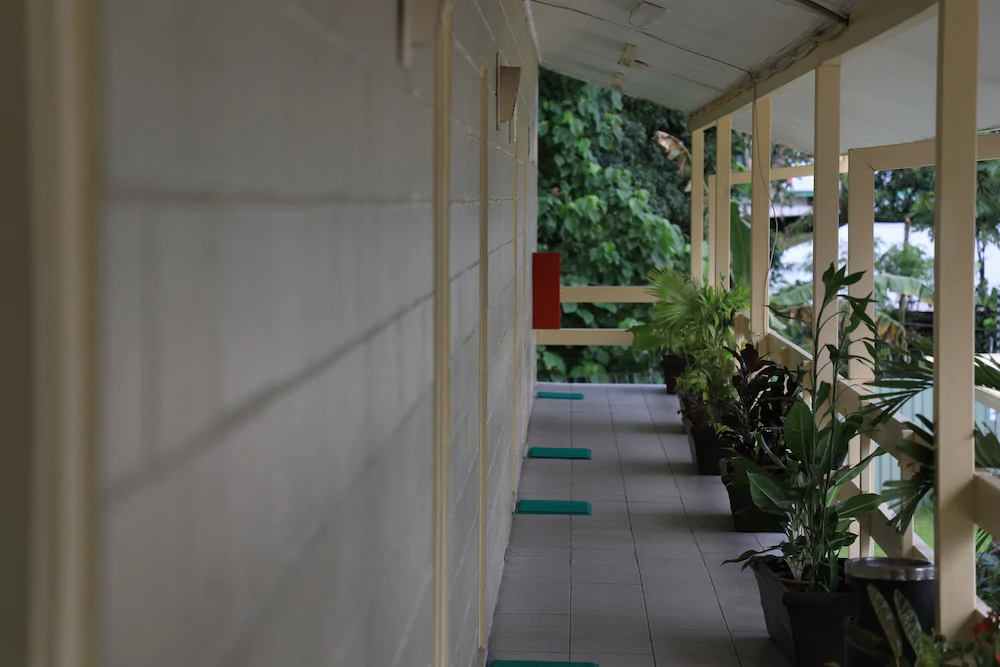 Huon Gulf Hotel and Apartments