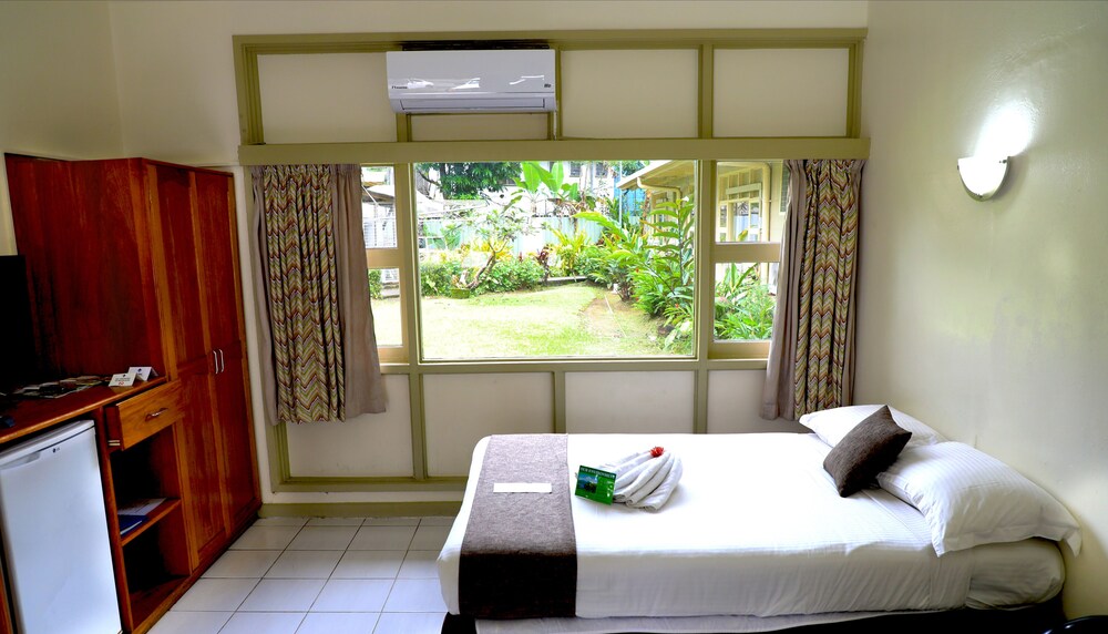 Huon Gulf Hotel and Apartments