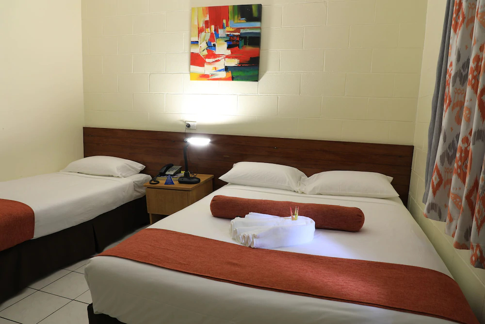 Huon Gulf Hotel and Apartments