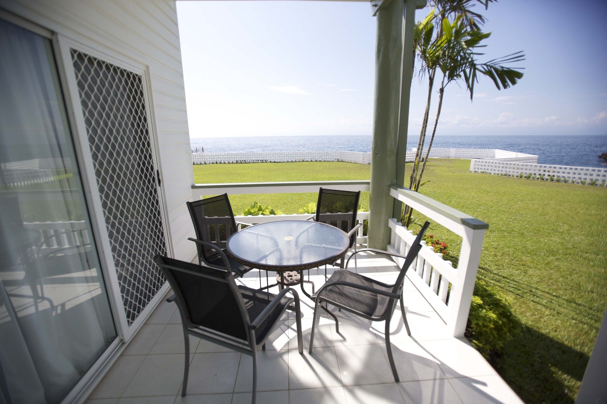 Madang Lodge Hotel