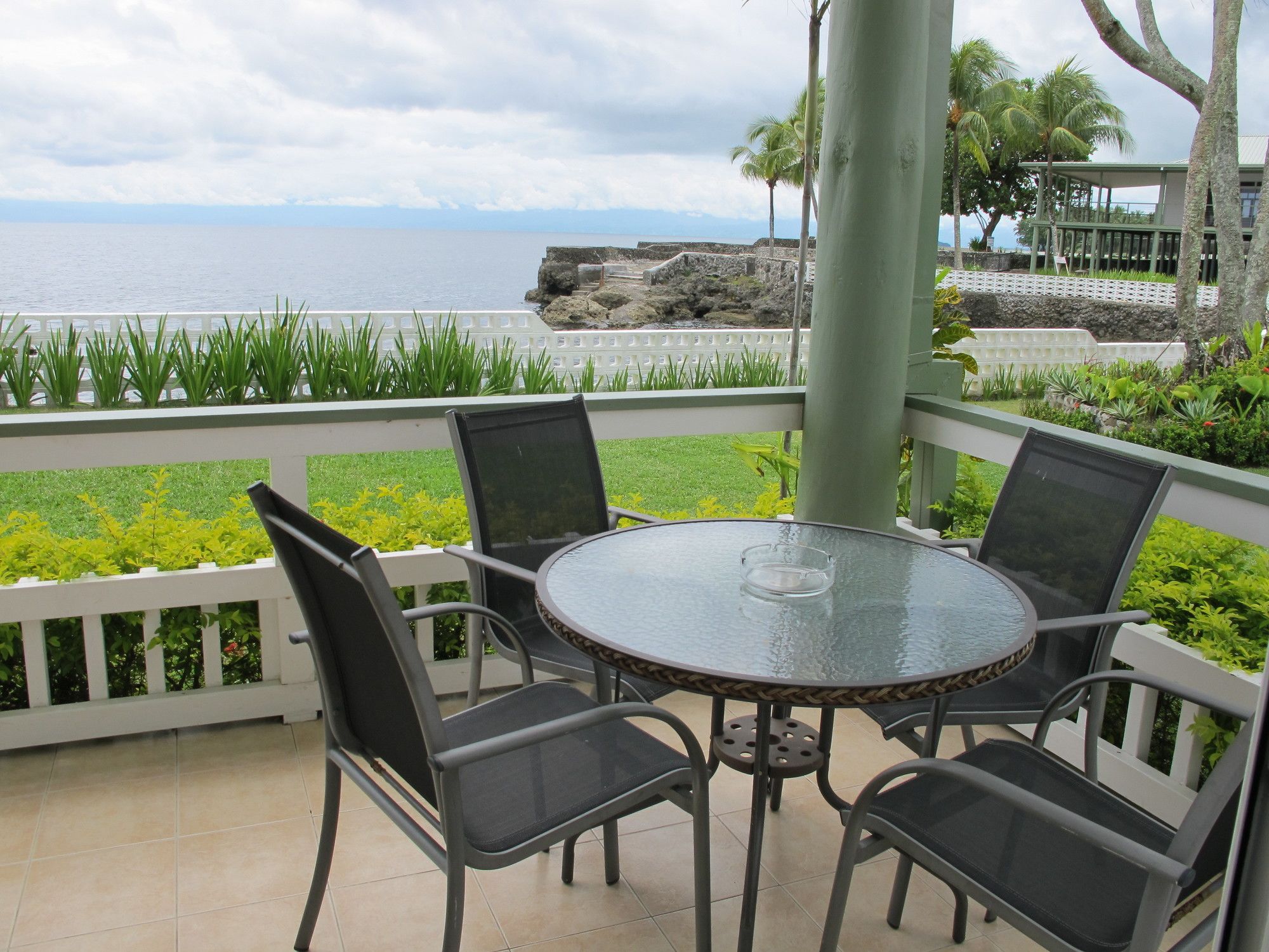 Madang Lodge Hotel