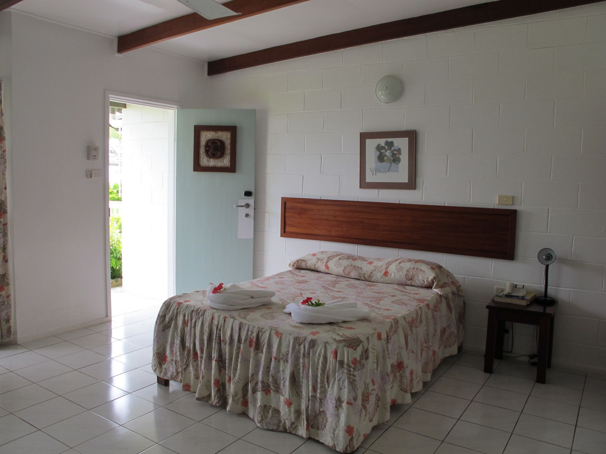 Madang Lodge Hotel