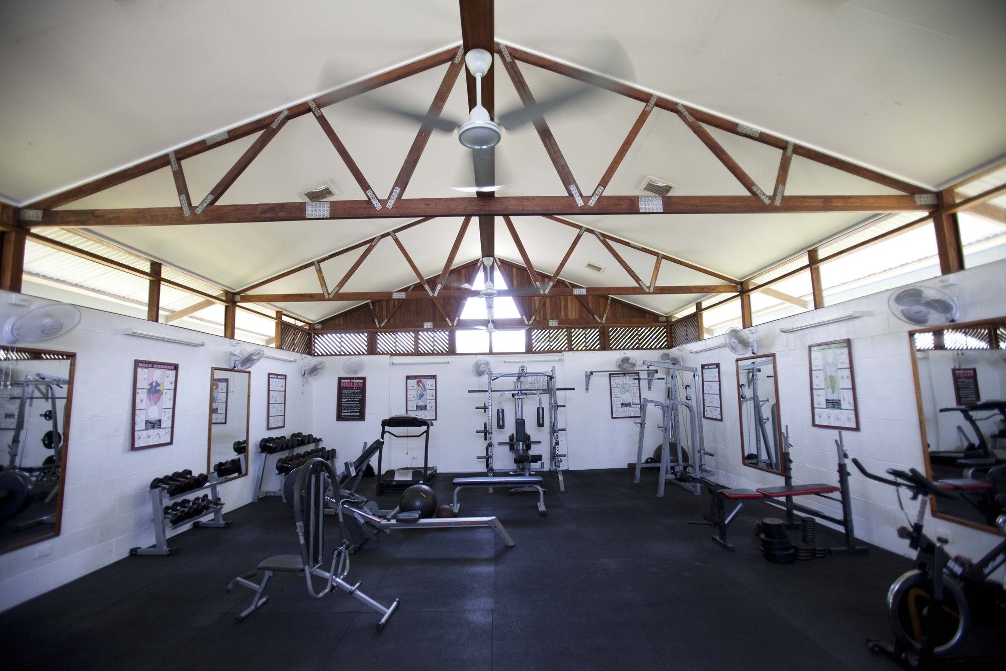 Madang Lodge Hotel