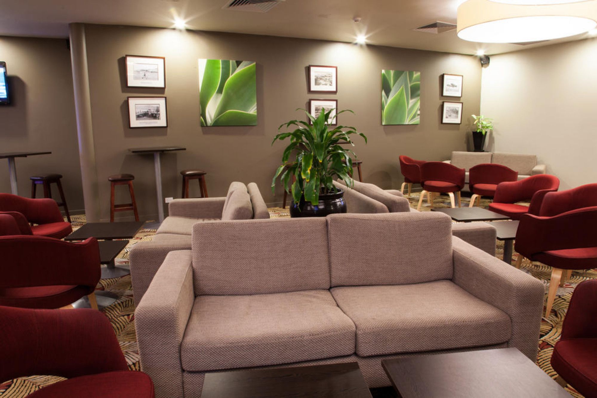 Gateway Hotel & Apartments
