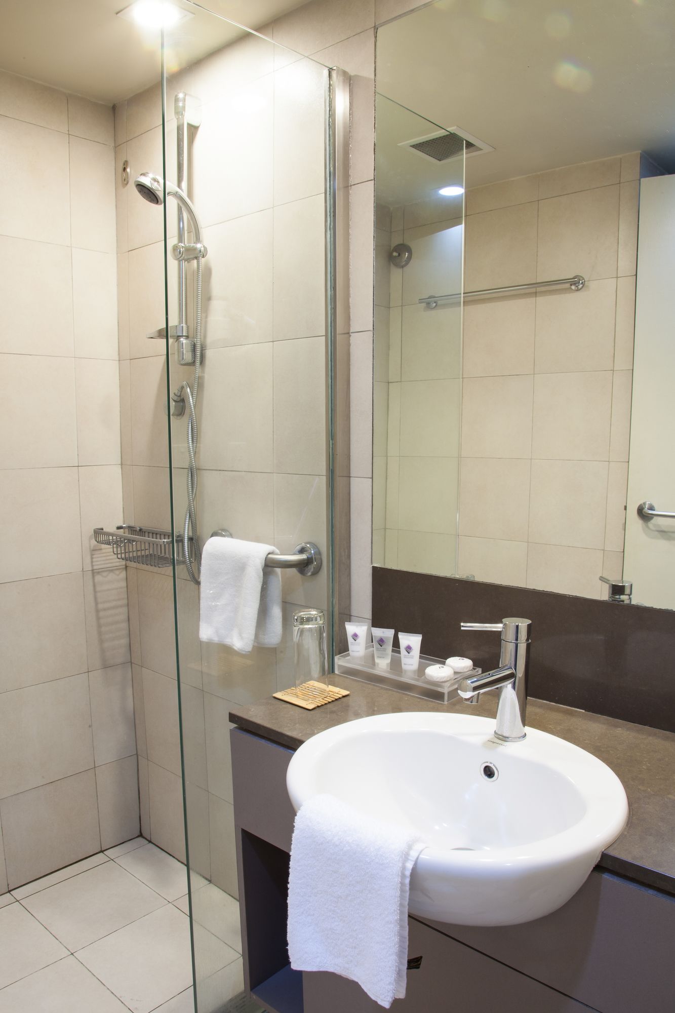 Gateway Hotel & Apartments