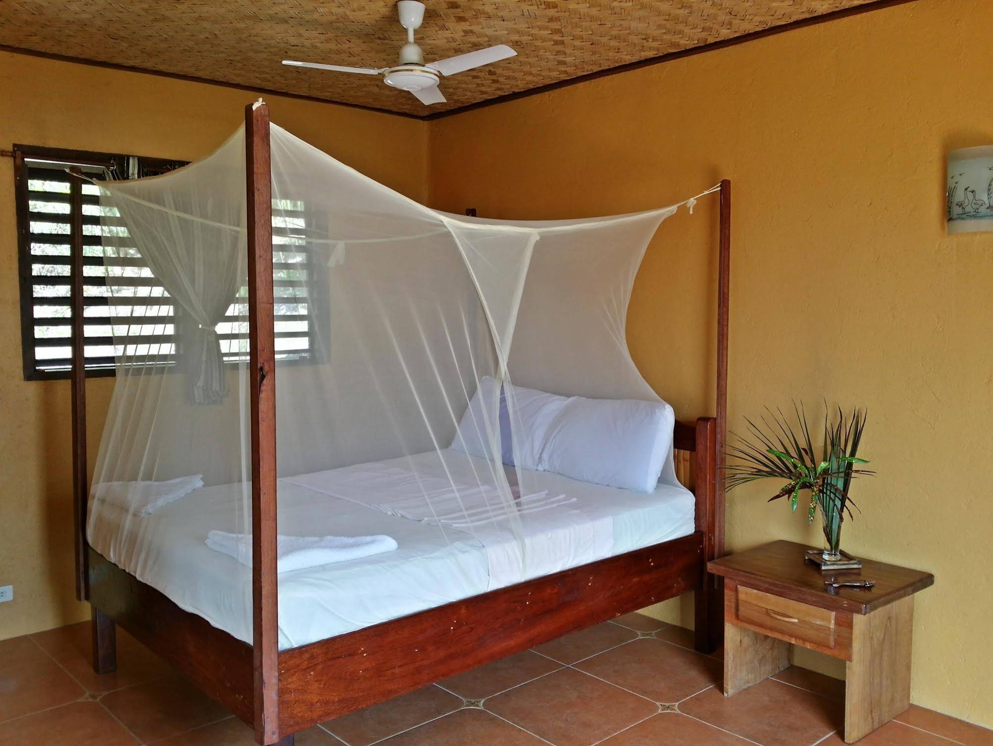 Casa Rosa Inn And Restaurant