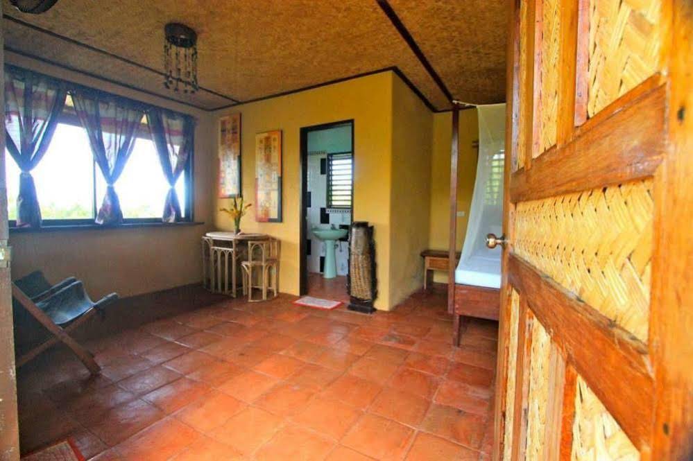 Casa Rosa Inn And Restaurant