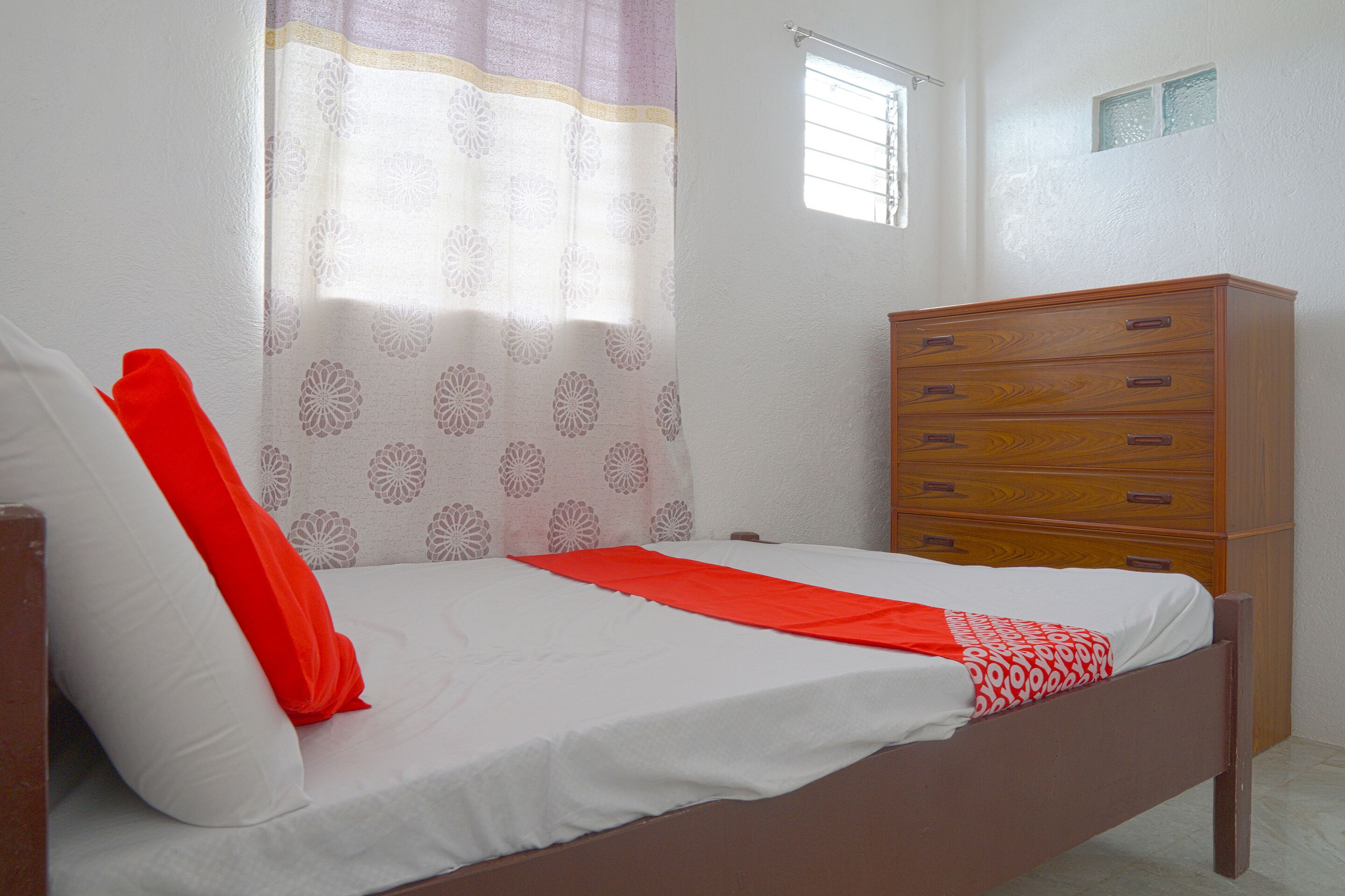 Myrna's Pension House by OYO Rooms