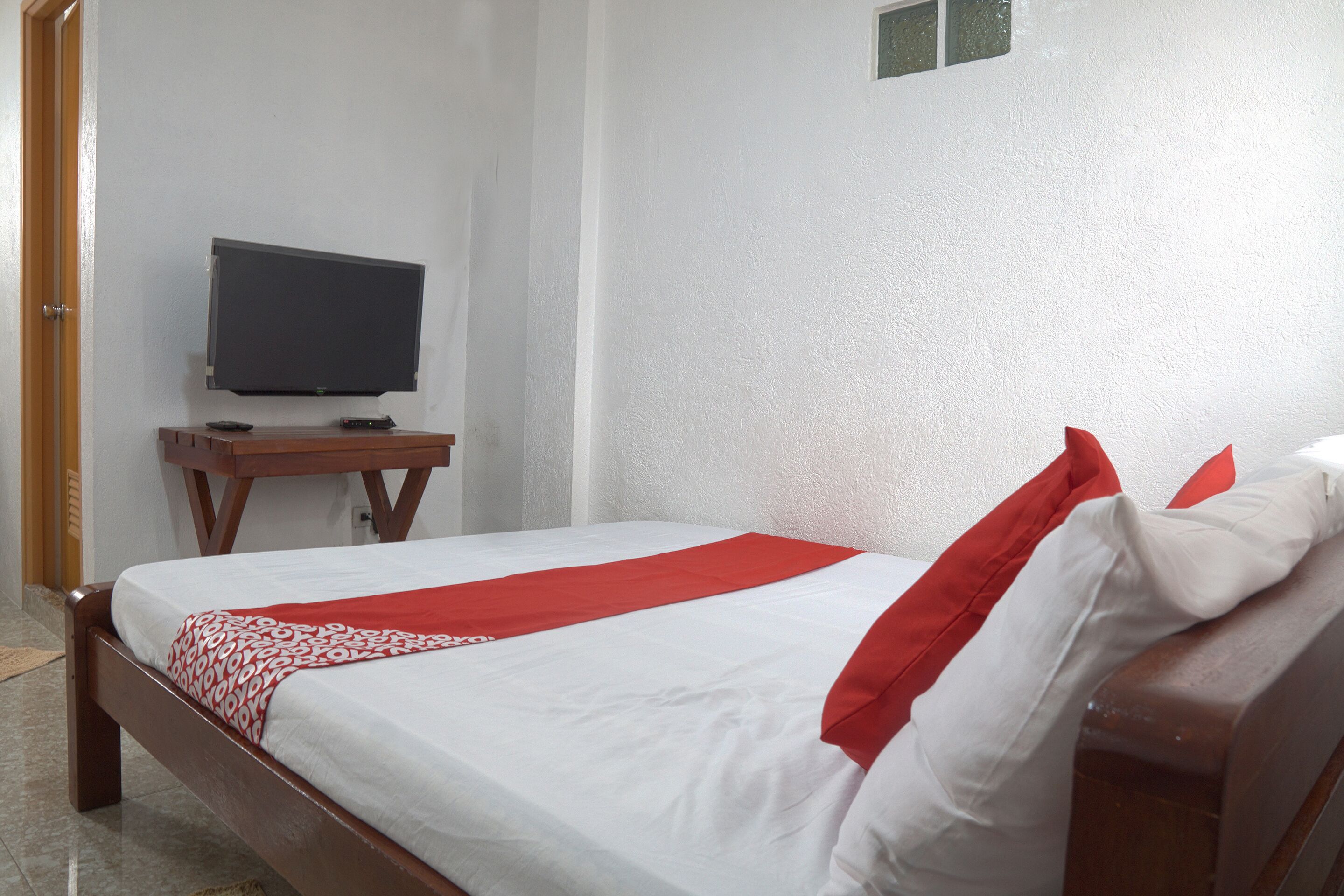 Myrna's Pension House by OYO Rooms