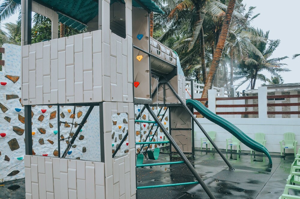 Villa MJ Maristela Beach Resort