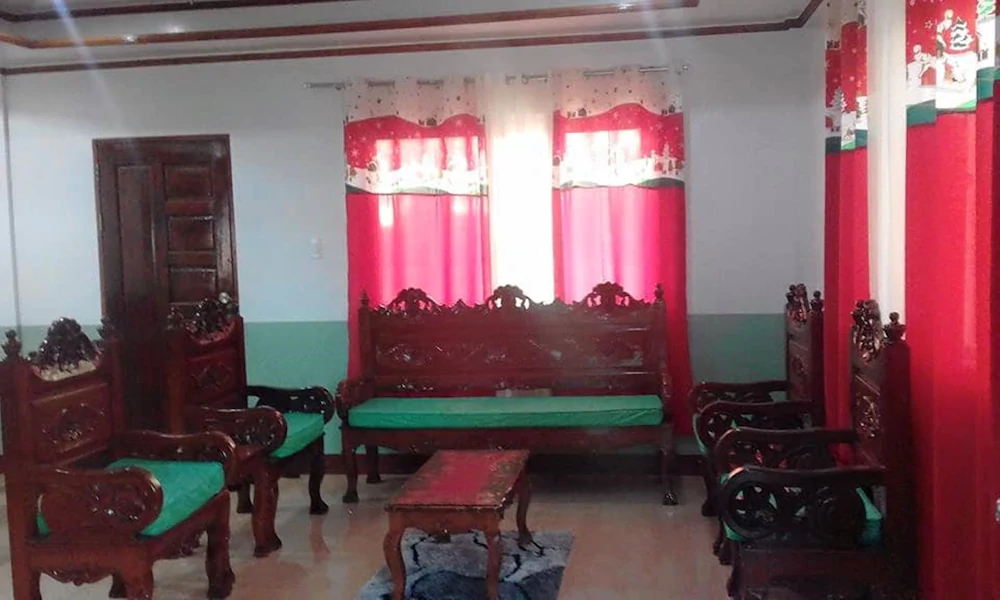 Den’s Transient House