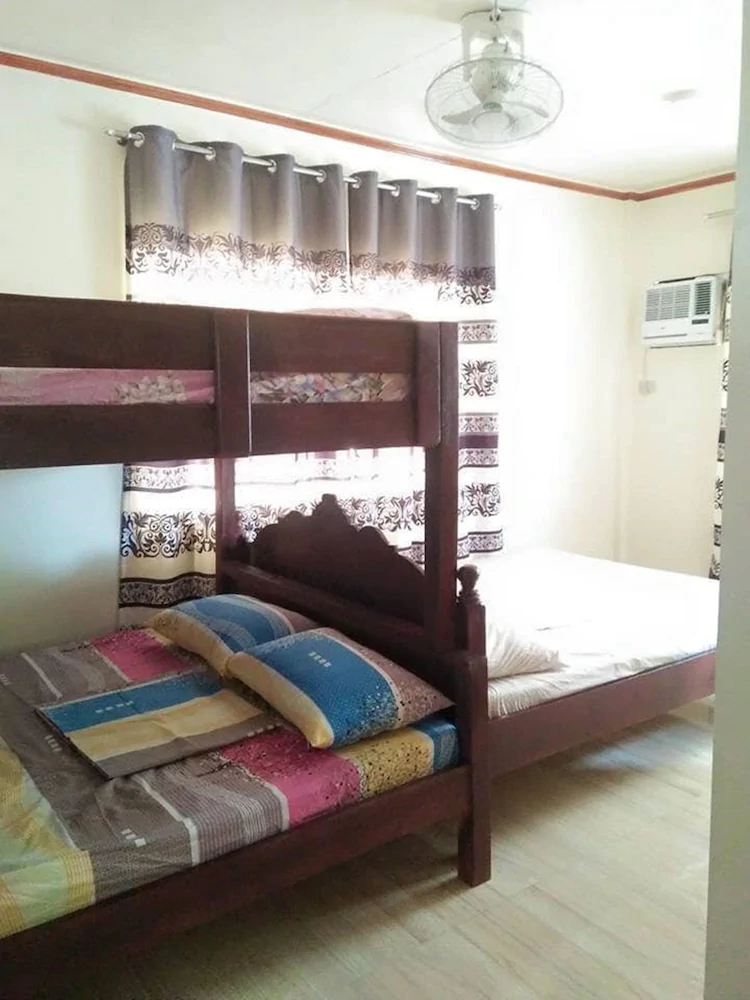 Den’s Transient House