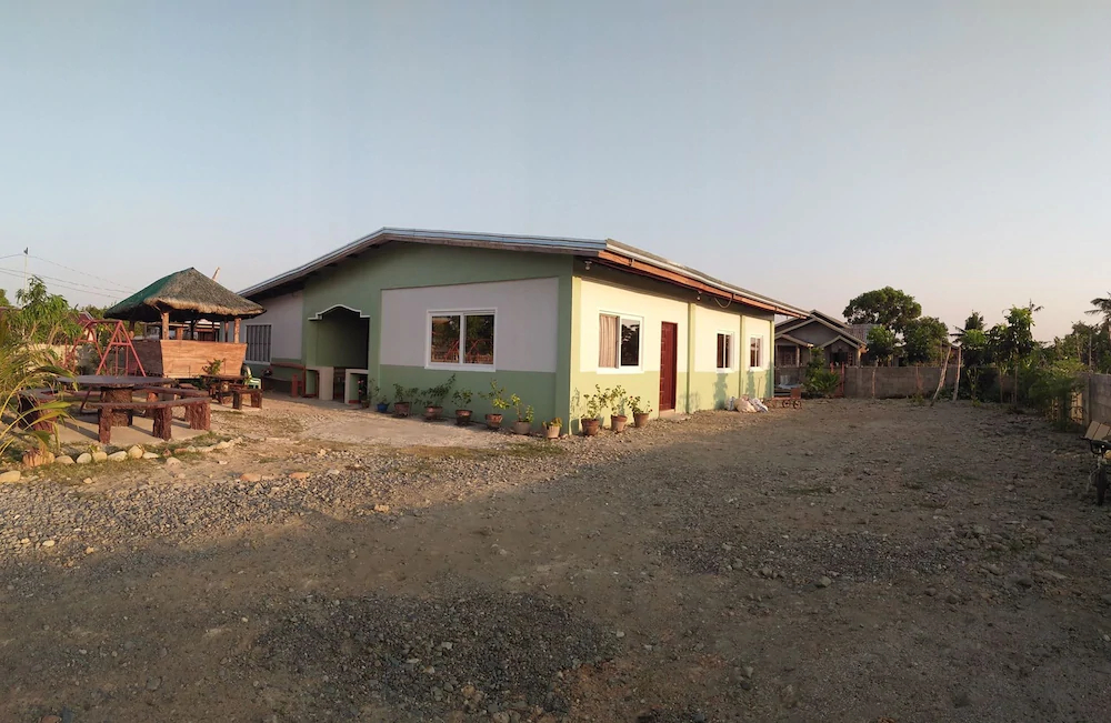 Den’s Transient House