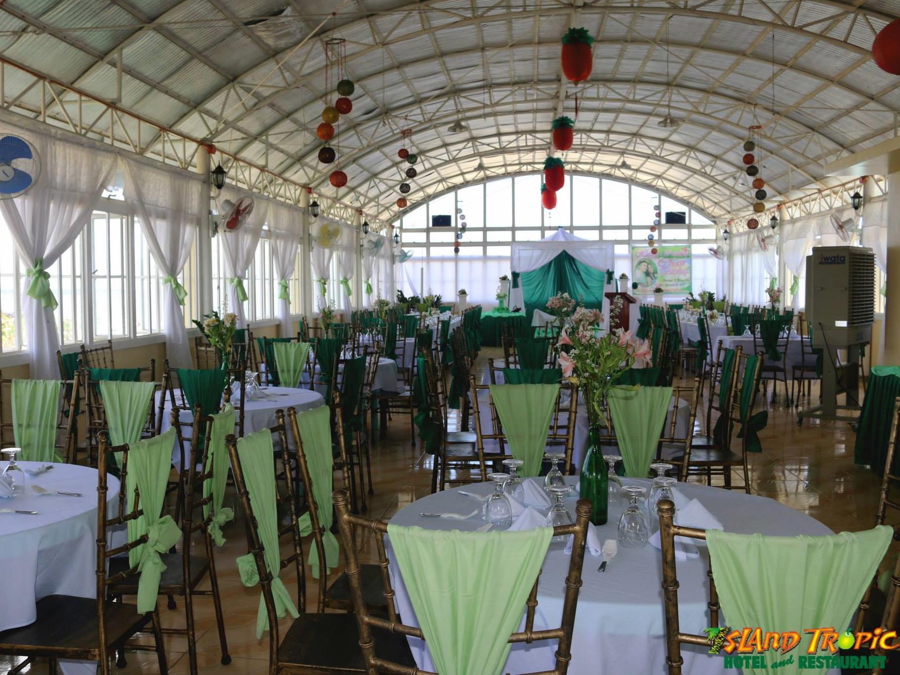 Island Tropic Hotel & Restaurant