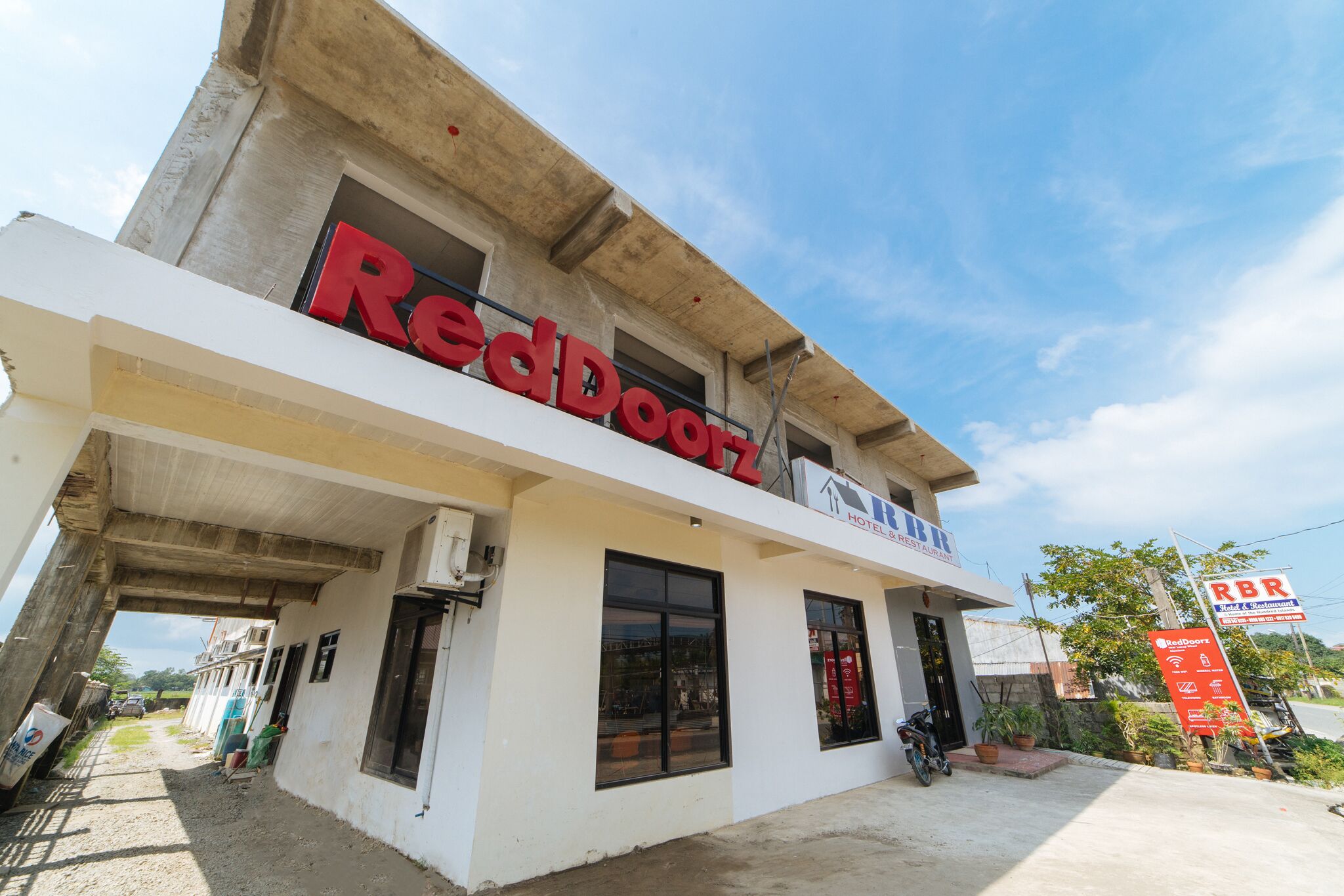 RBR Hotel and Restaurant by RedDoorz