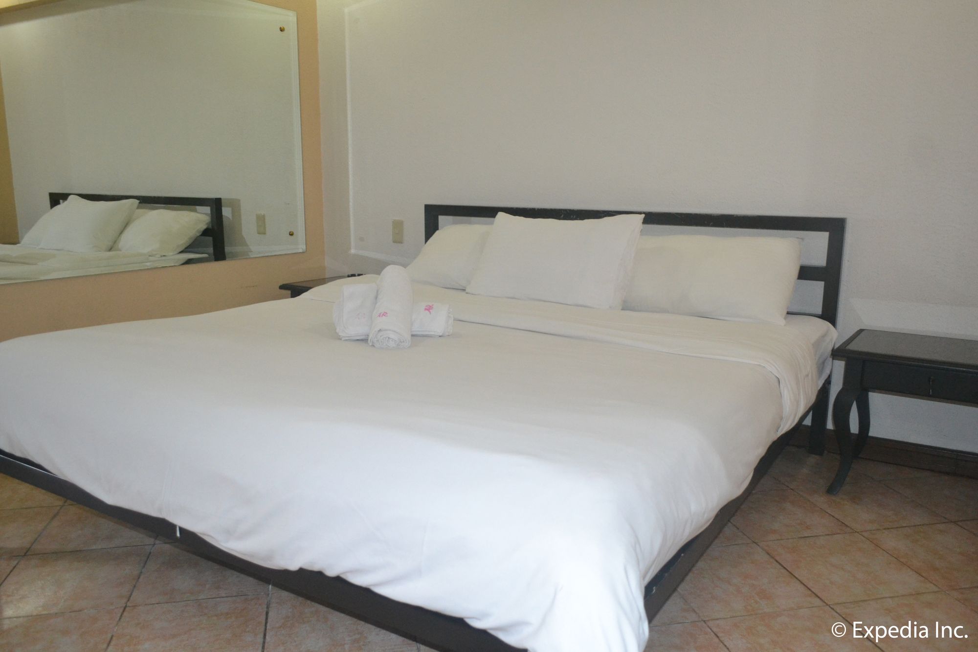 Apartelle Royal