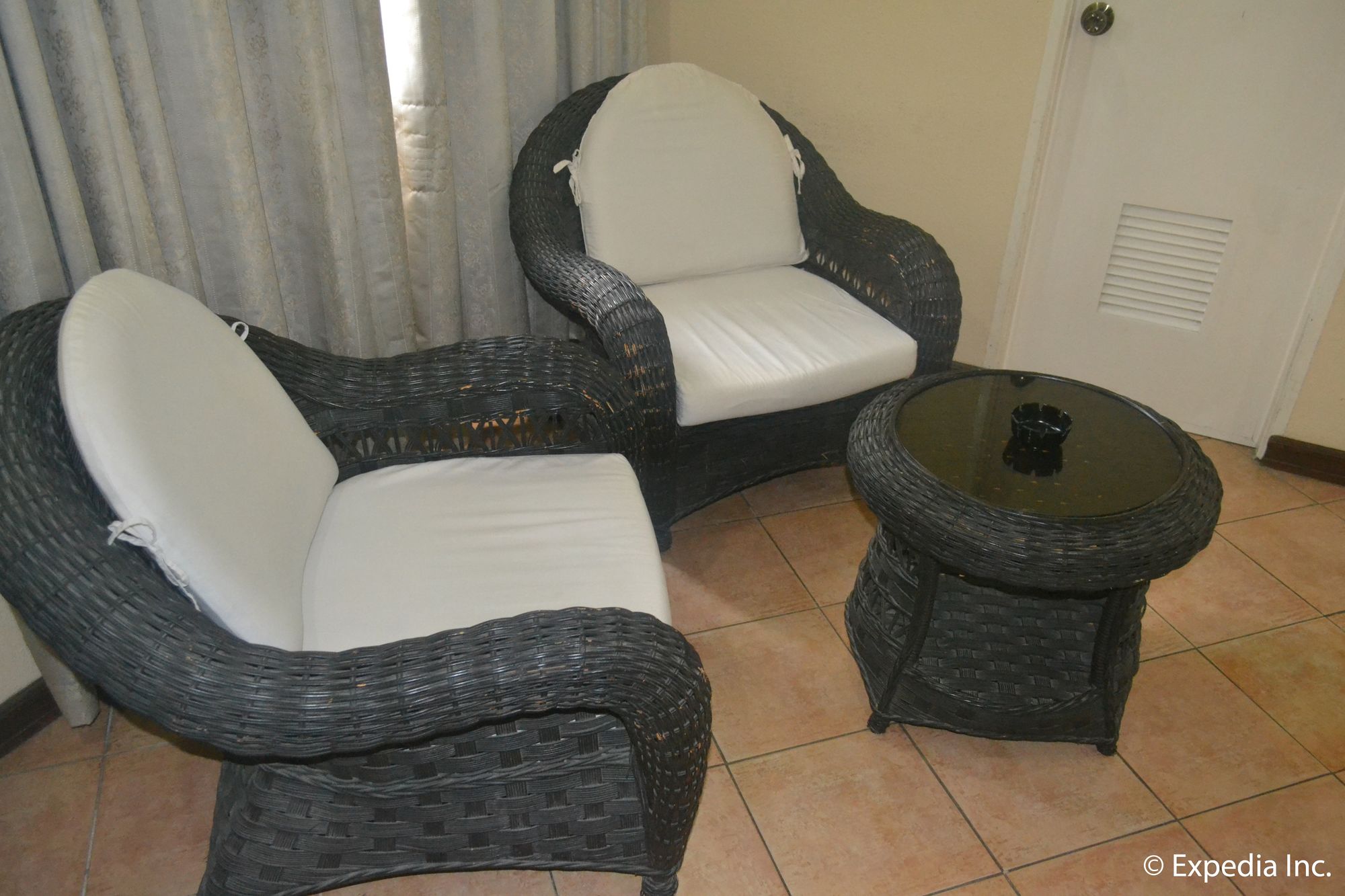 Apartelle Royal