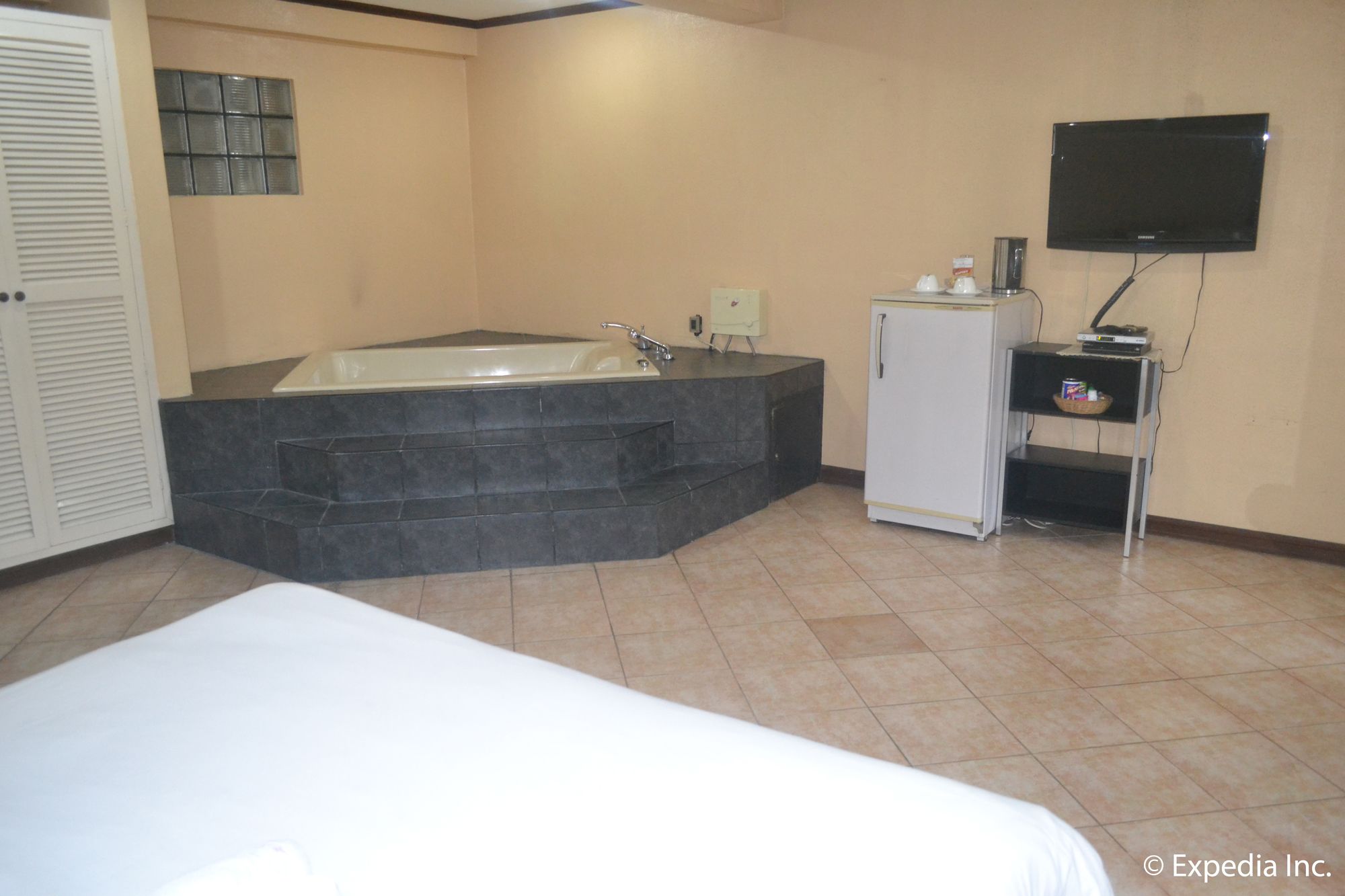 Apartelle Royal