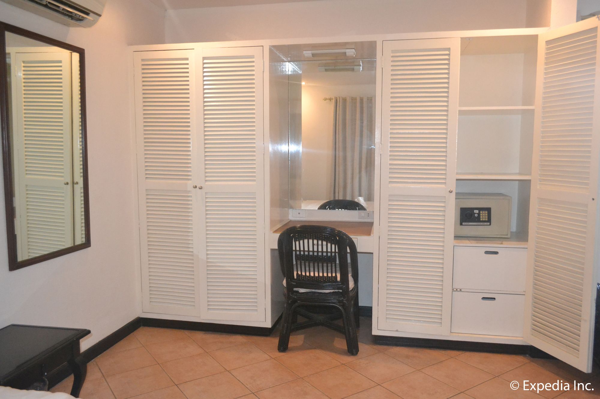 Apartelle Royal