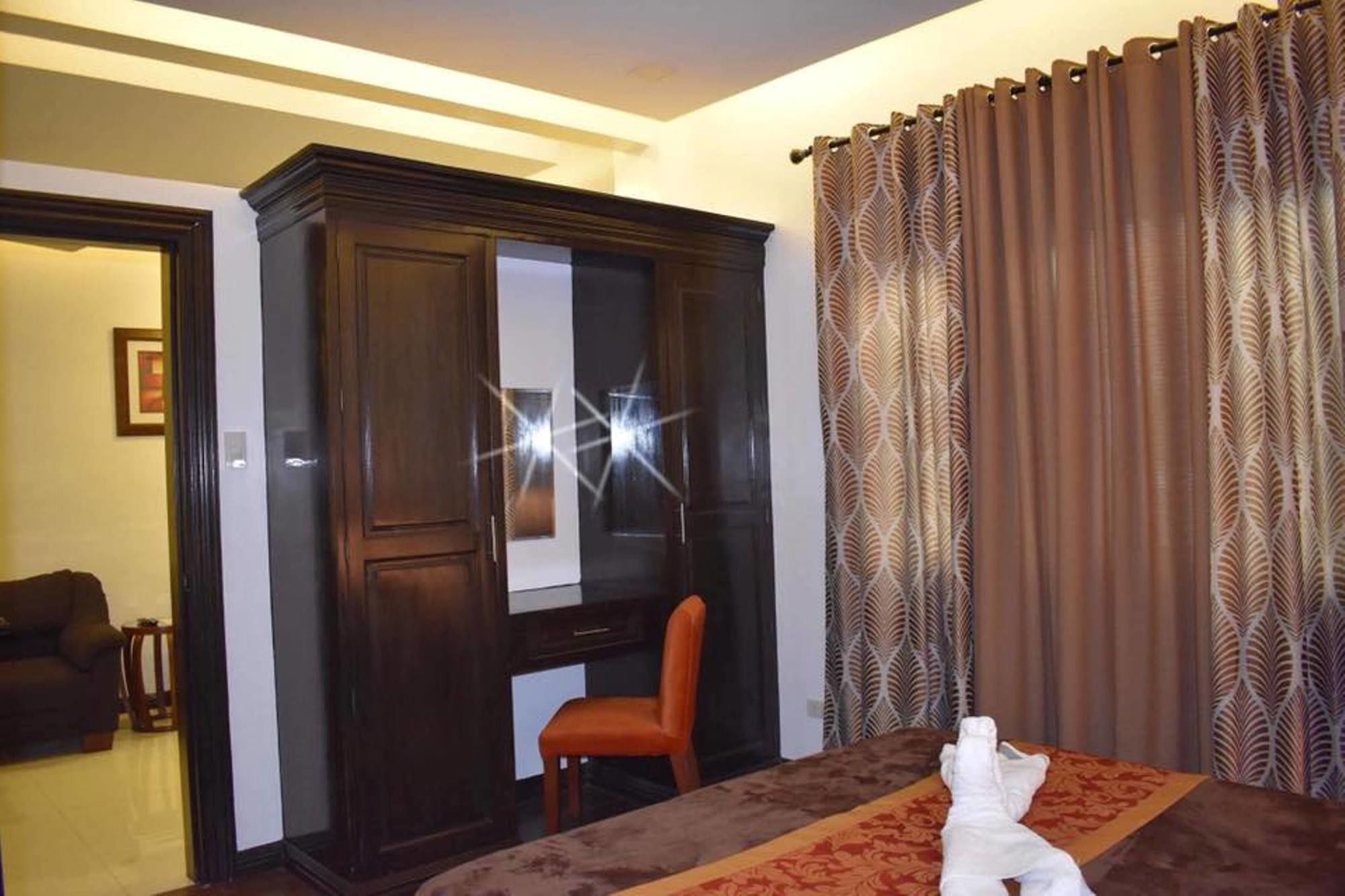 Jo Carter's Hotel & Suites