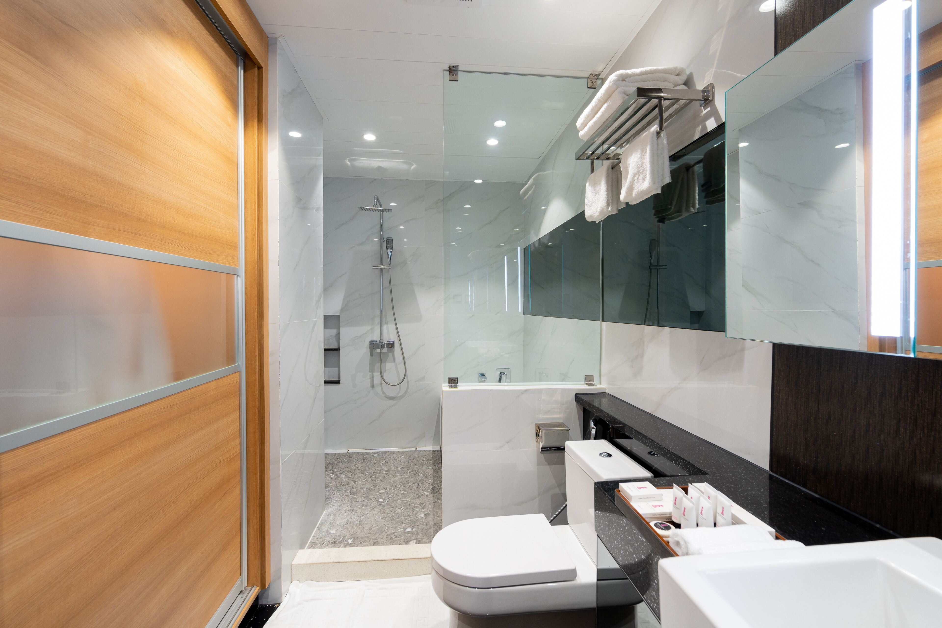 One Euphoria Luxe Hotel