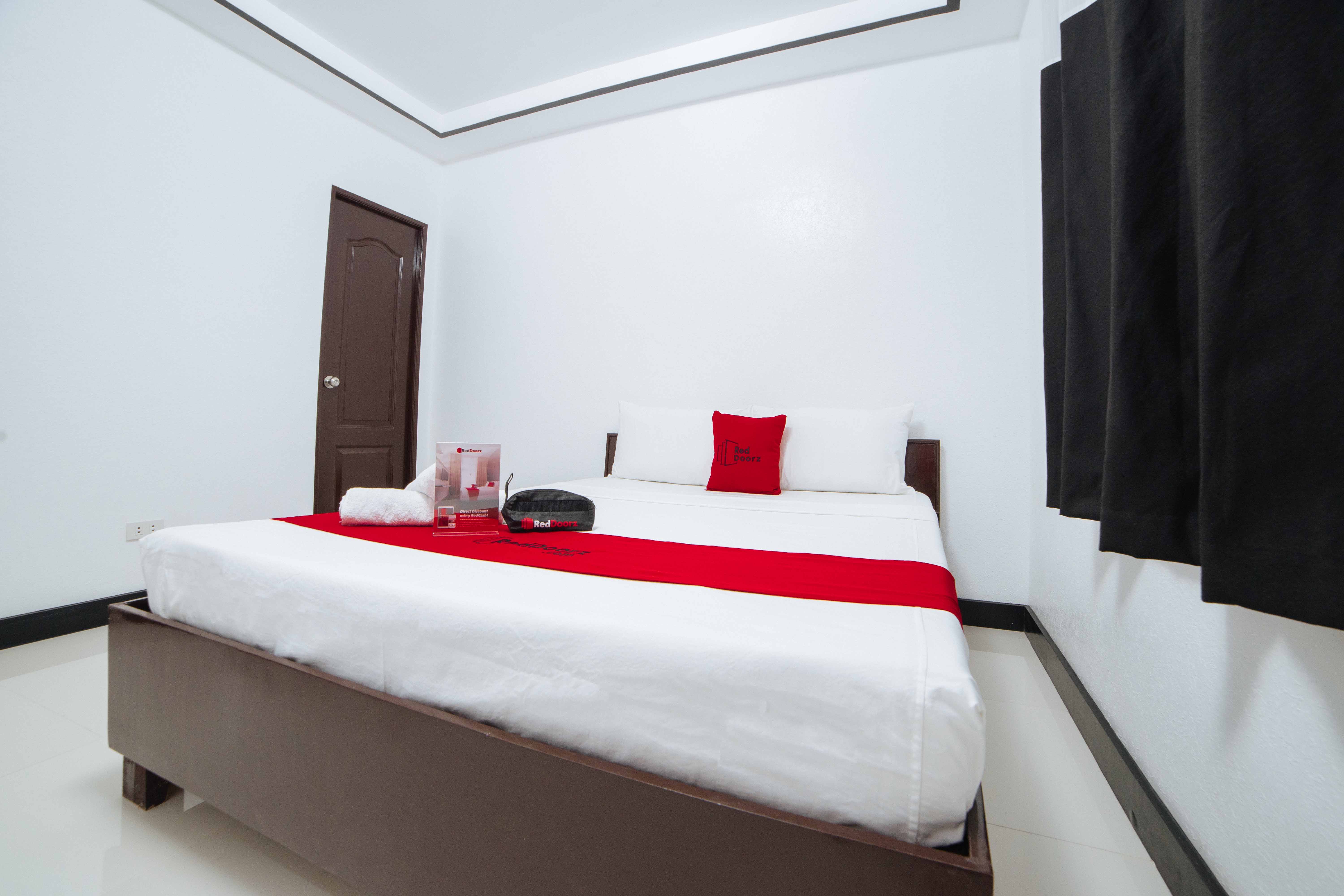 RedDoorz @ Colorado Street Angeles City