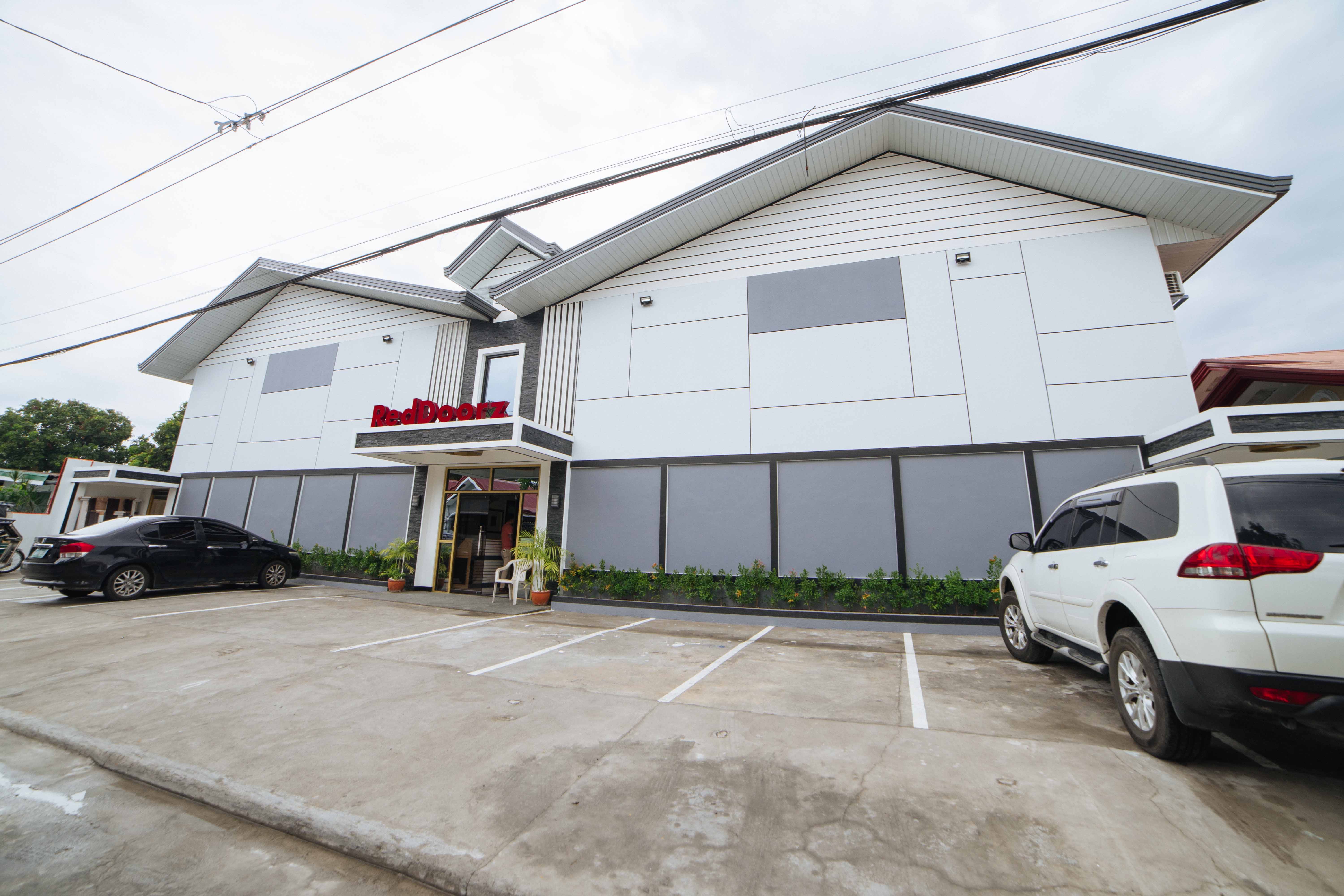 RedDoorz @ Colorado Street Angeles City