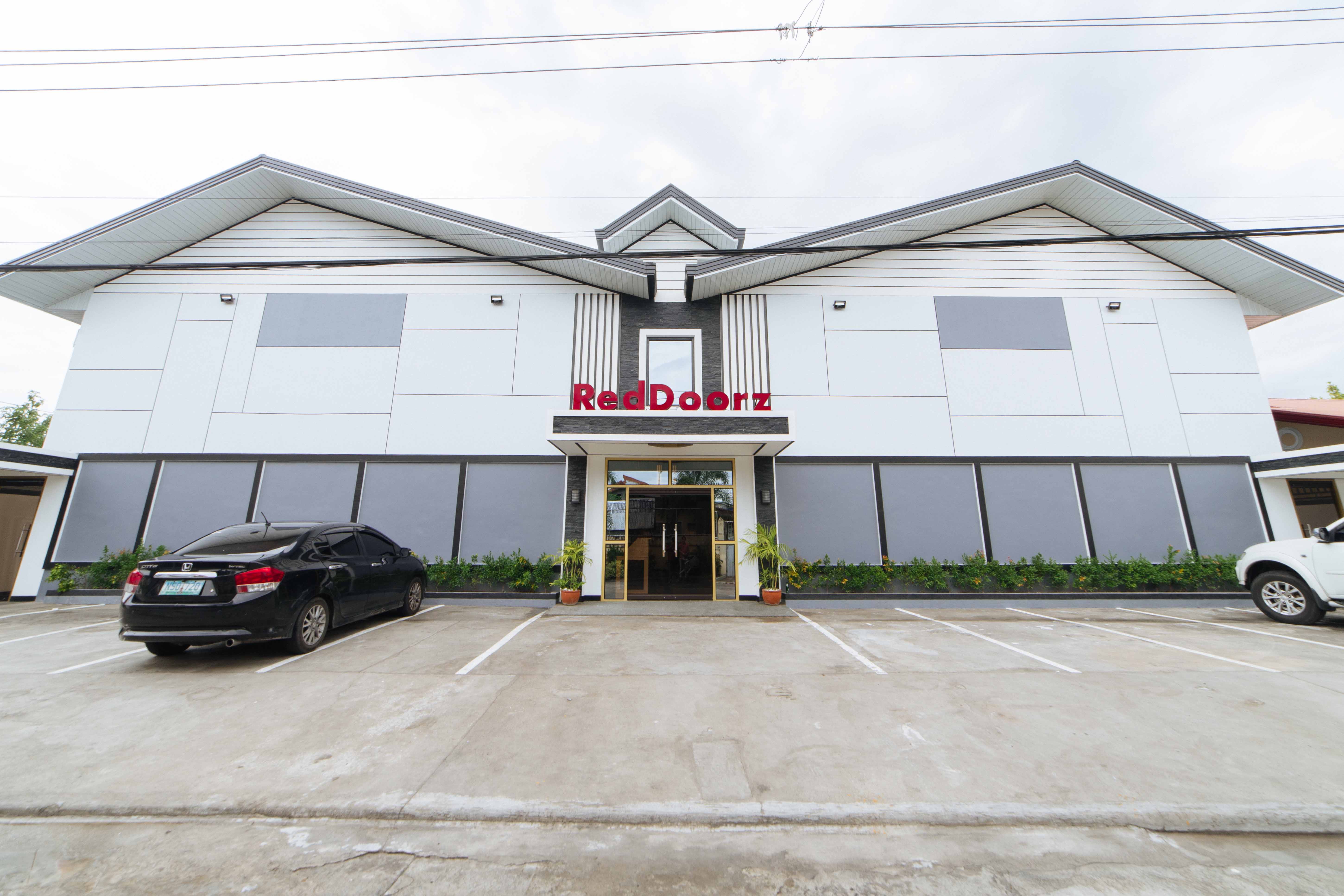 RedDoorz @ Colorado Street Angeles City