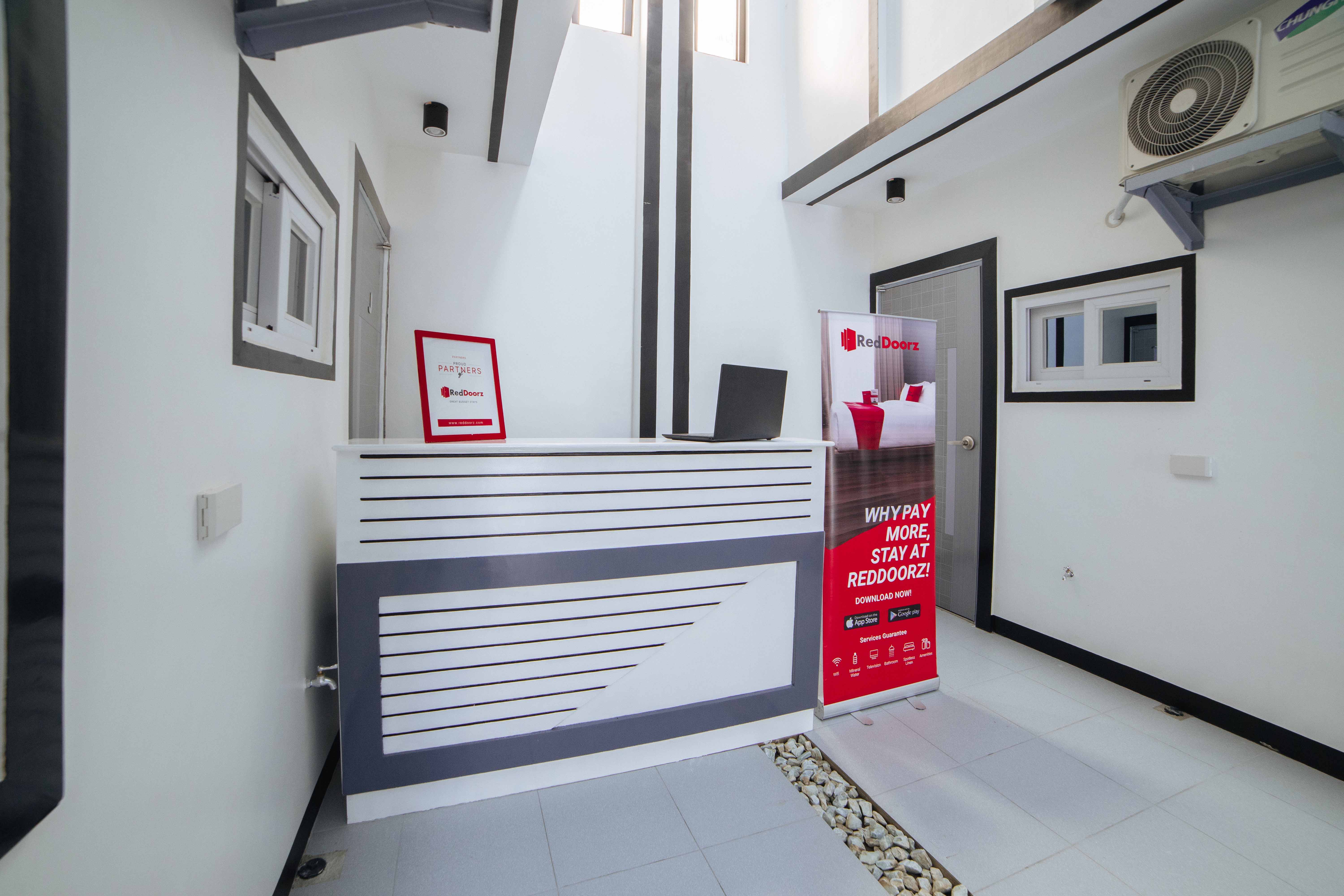 RedDoorz @ Colorado Street Angeles City