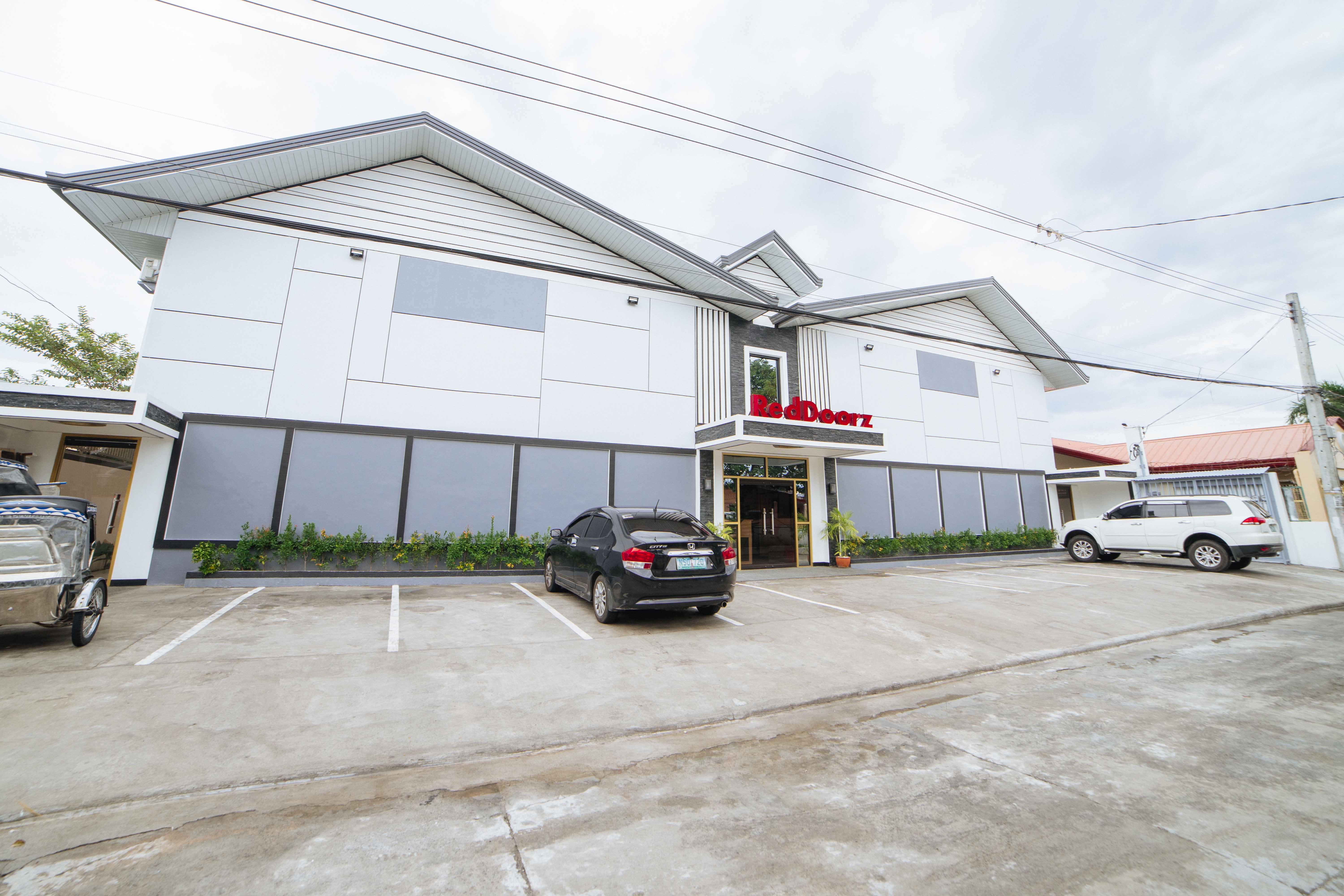 RedDoorz @ Colorado Street Angeles City