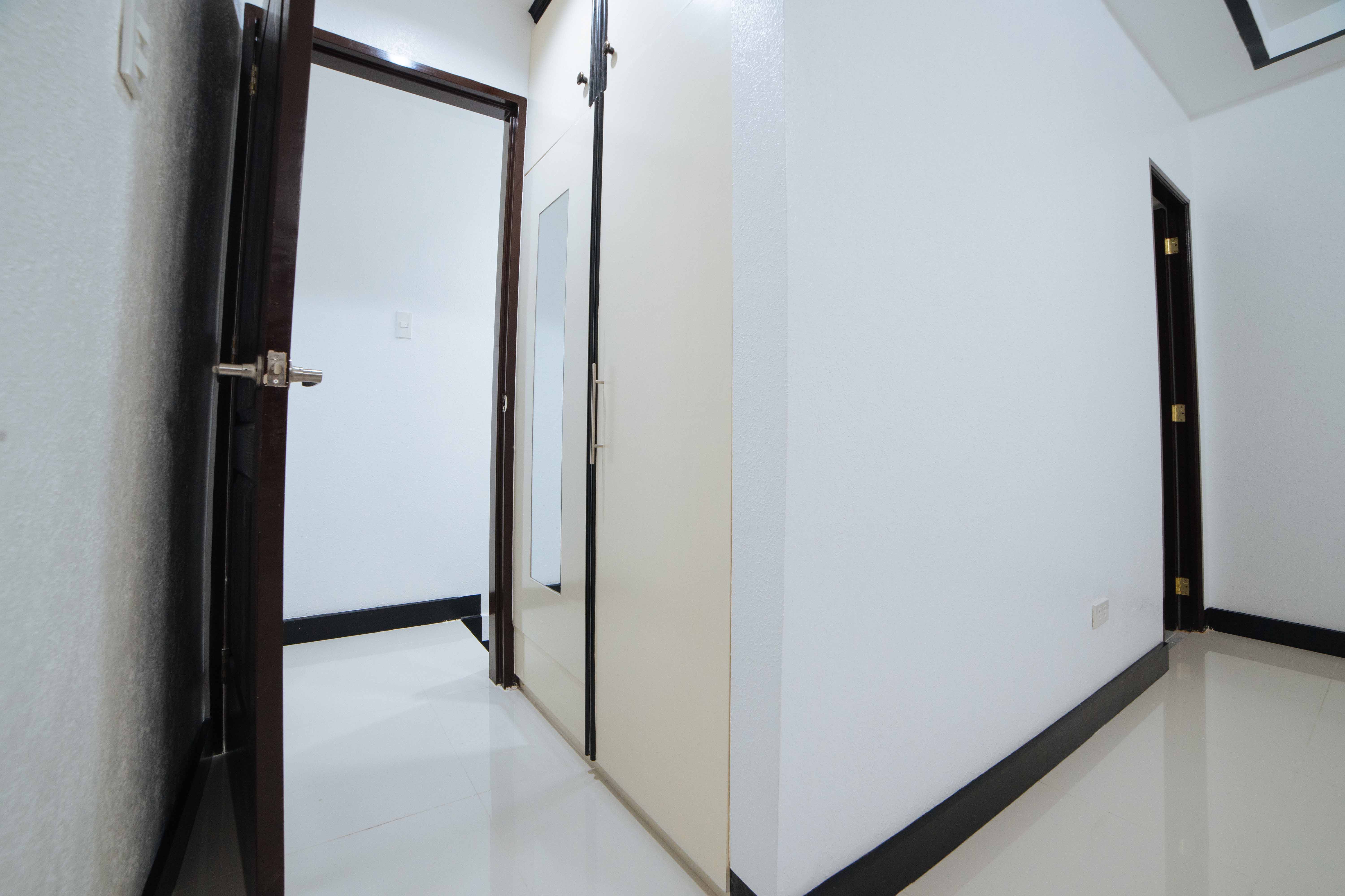 RedDoorz @ Colorado Street Angeles City