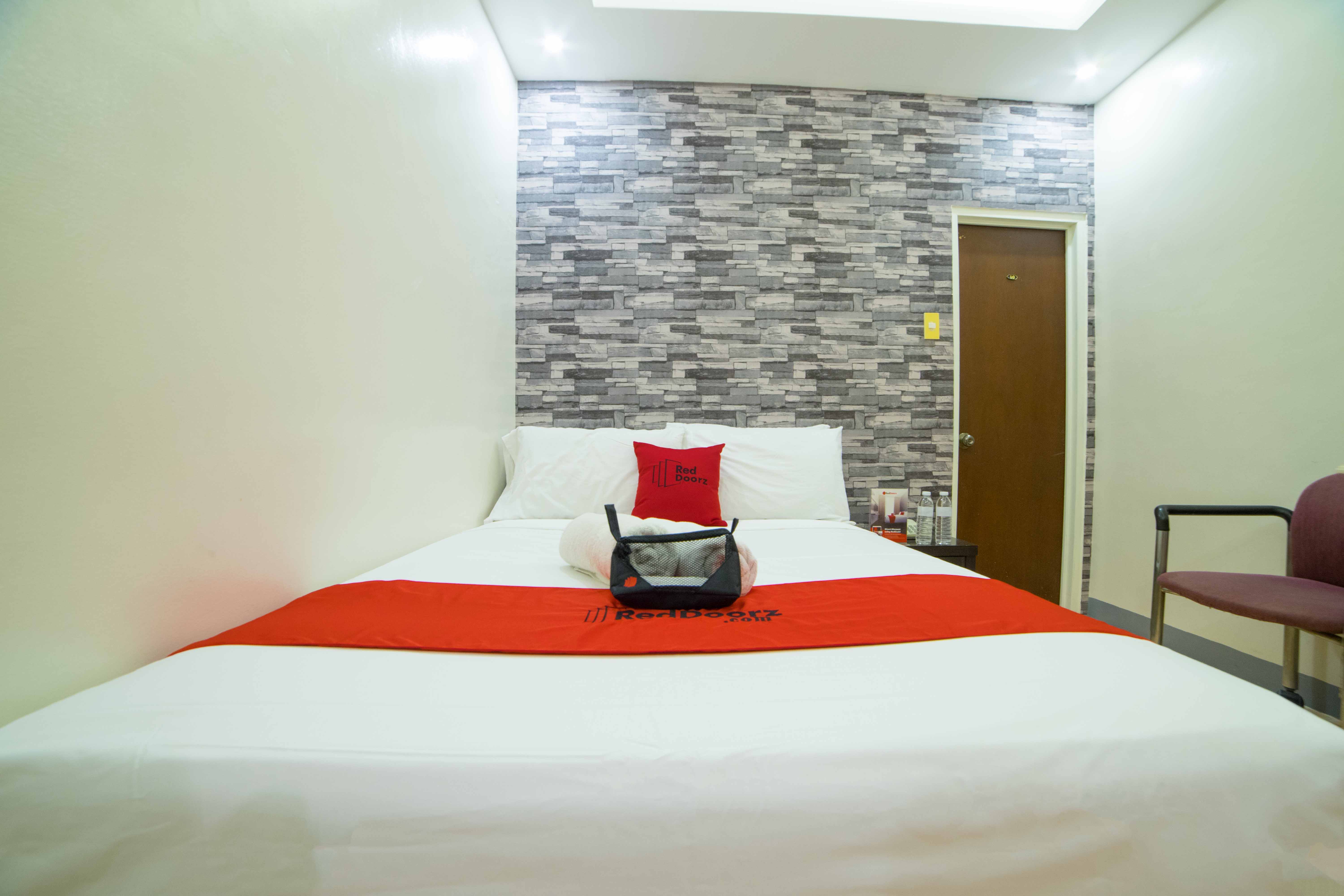 RedDoorz @ Josefa Subdivision Angeles City