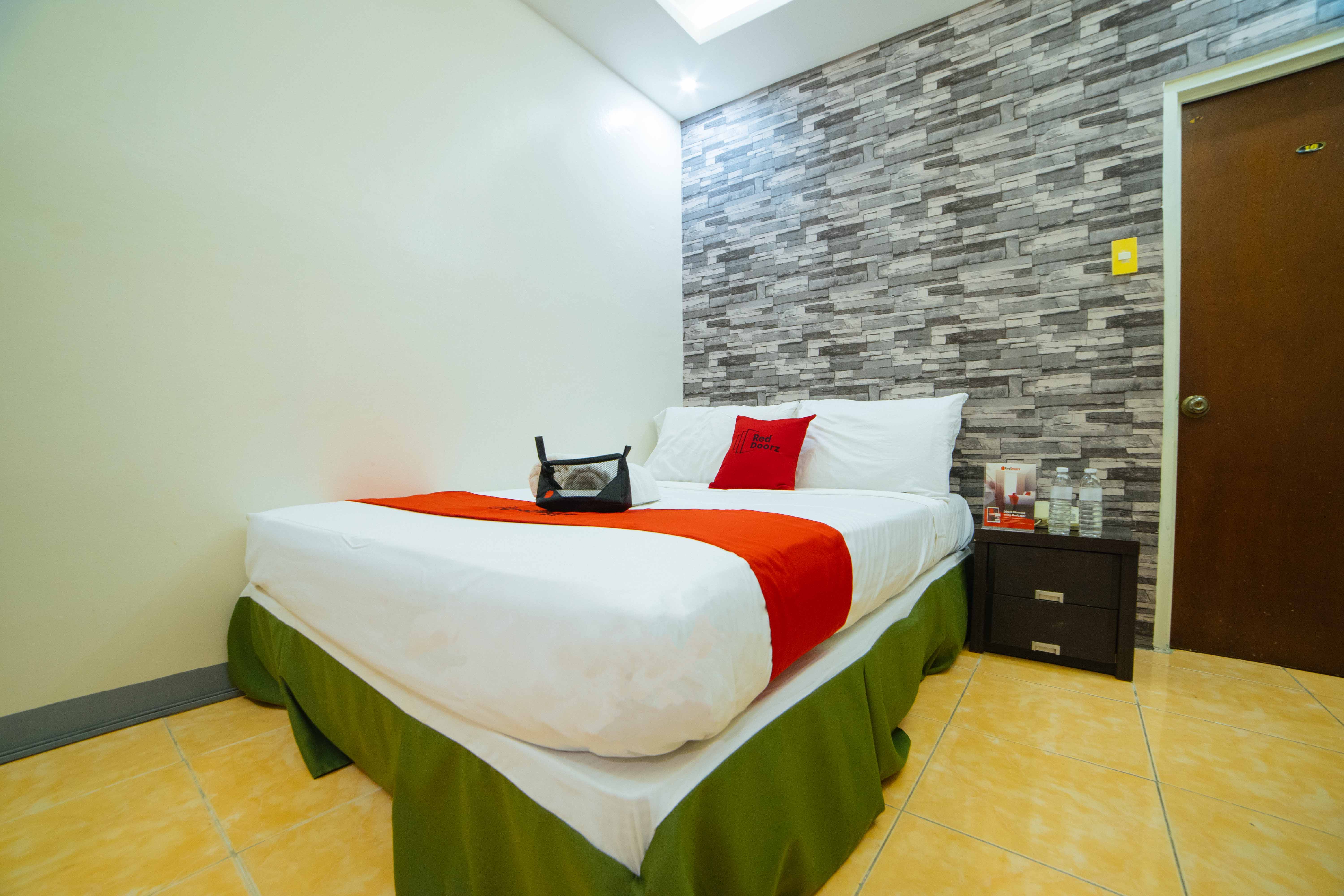 RedDoorz @ Josefa Subdivision Angeles City
