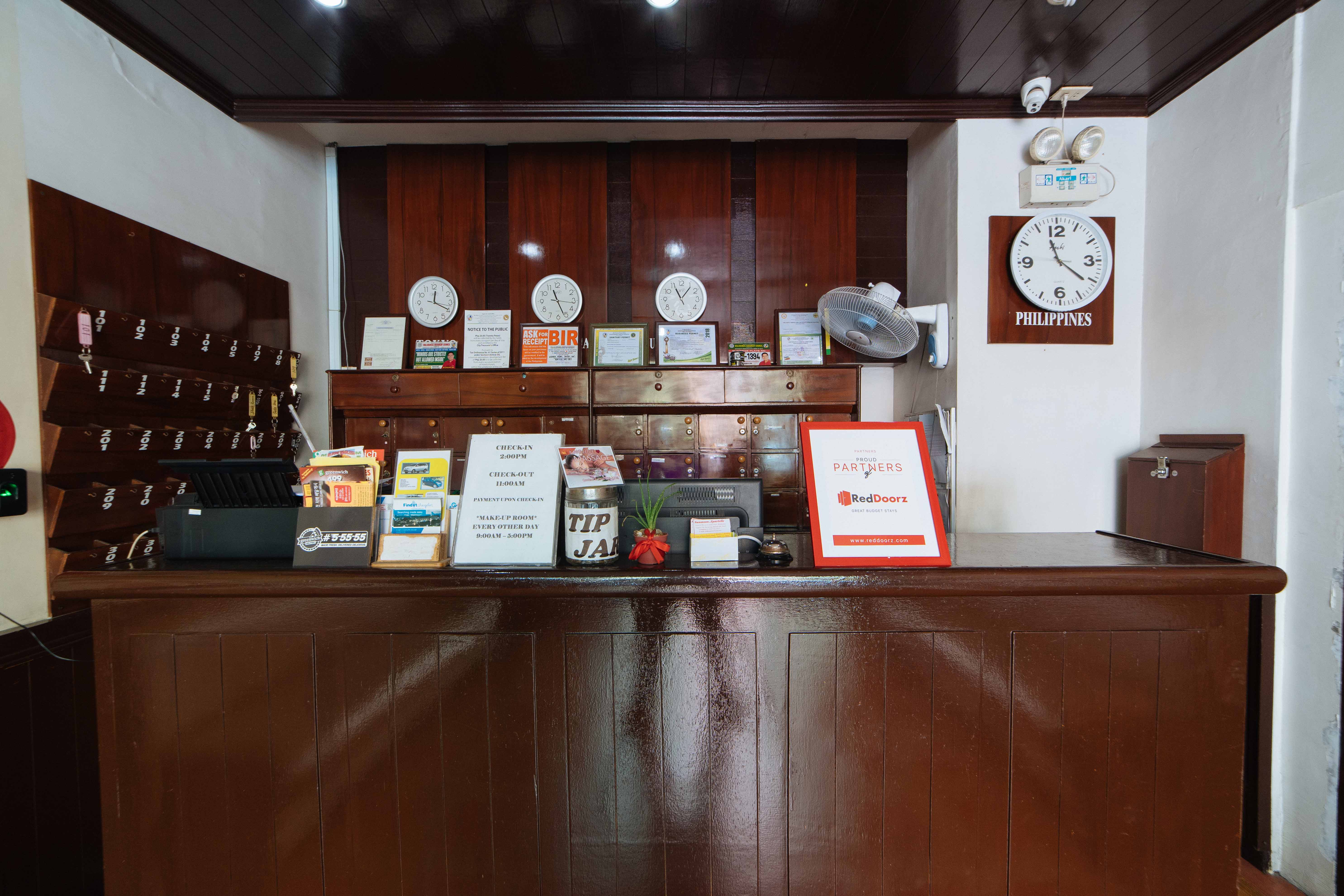 RedDoorz Near Walking Street Angeles City