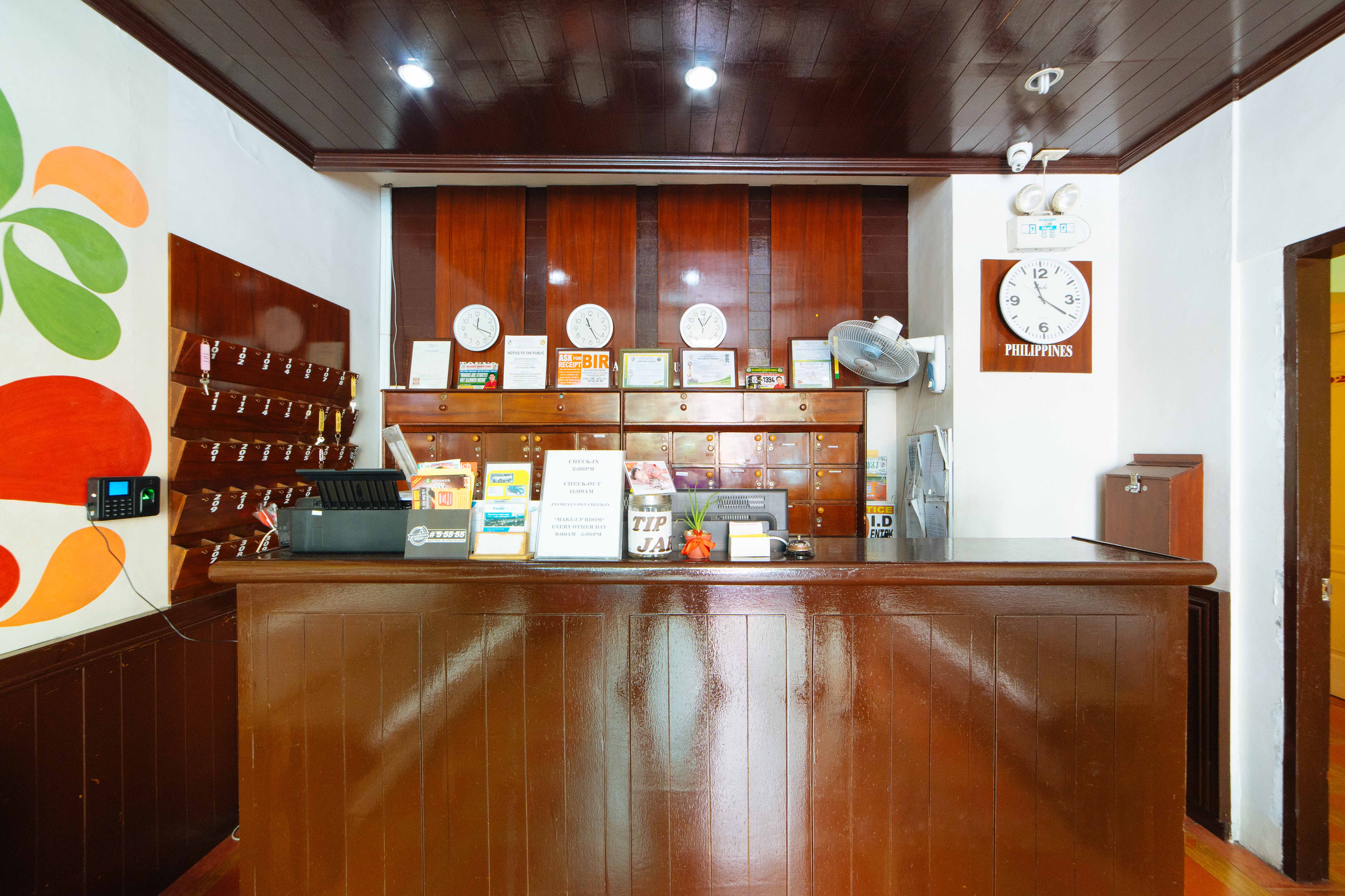 RedDoorz Near Walking Street Angeles City