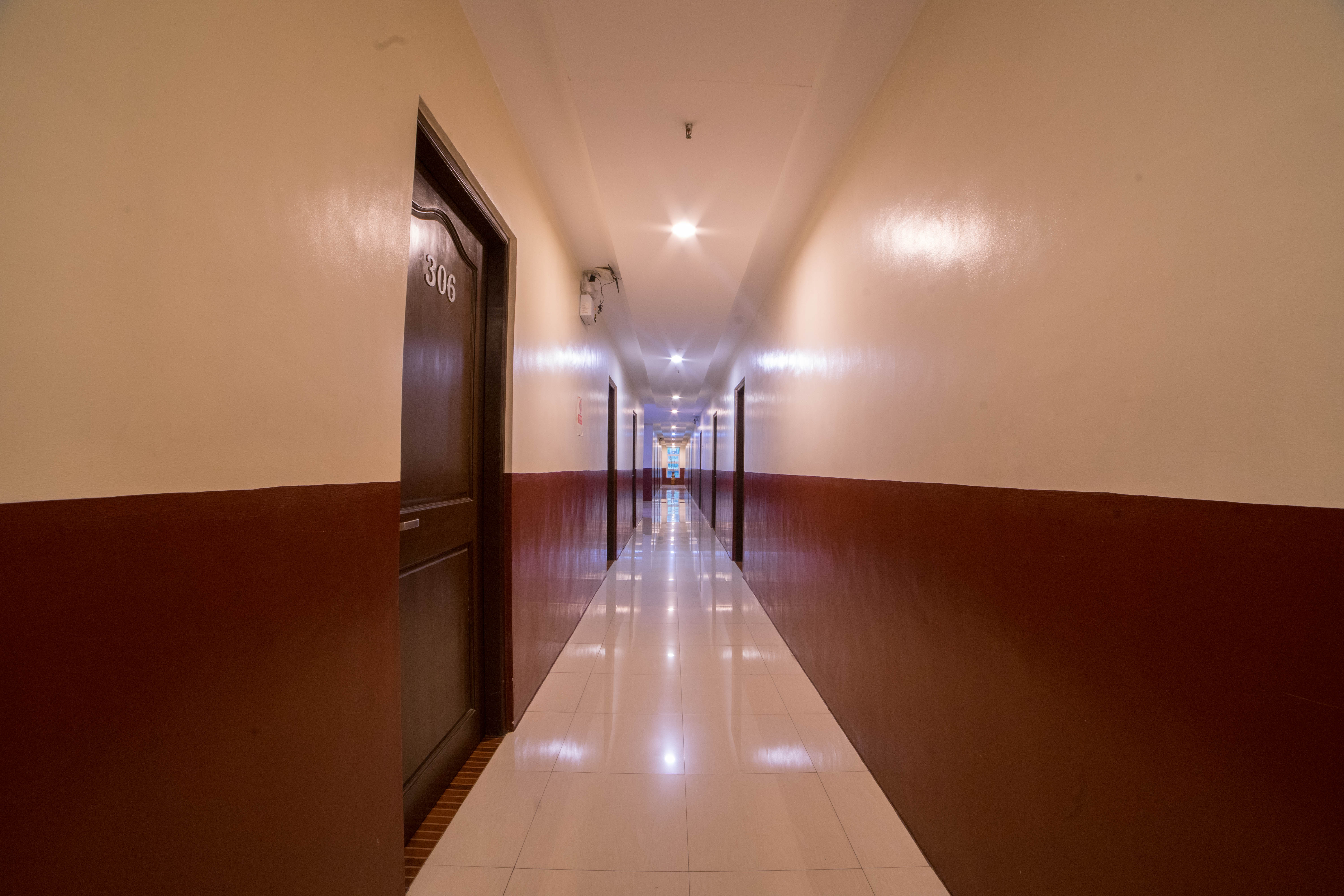 RedDoorz Plus @ Balibago Angeles City
